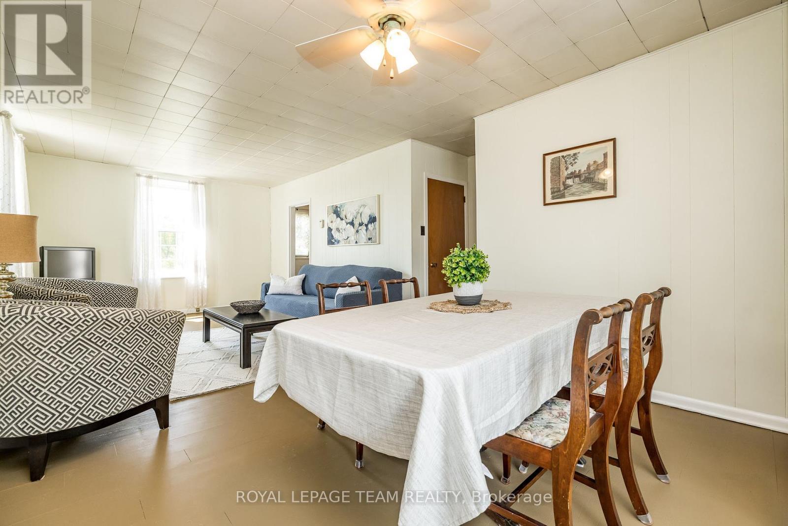 












2106 DUNROBIN ROAD

,
Ottawa,




Ontario
K0A1T0

