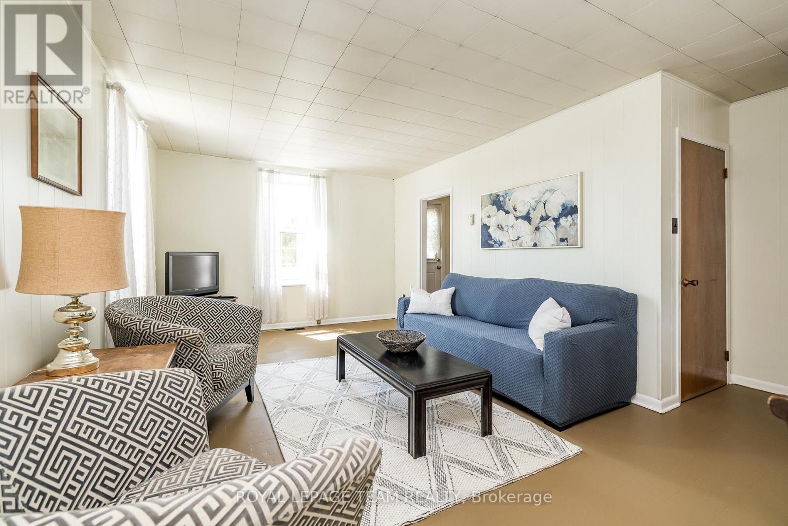 












2106 DUNROBIN ROAD

,
Ottawa,




Ontario
K0A1T0

