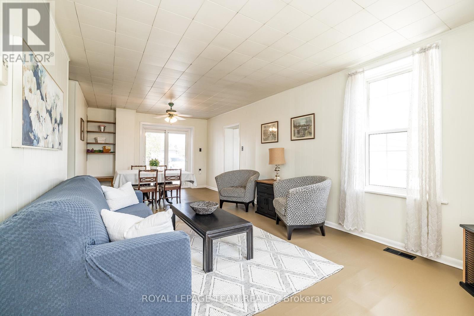 












2106 DUNROBIN ROAD

,
Ottawa,




Ontario
K0A1T0

