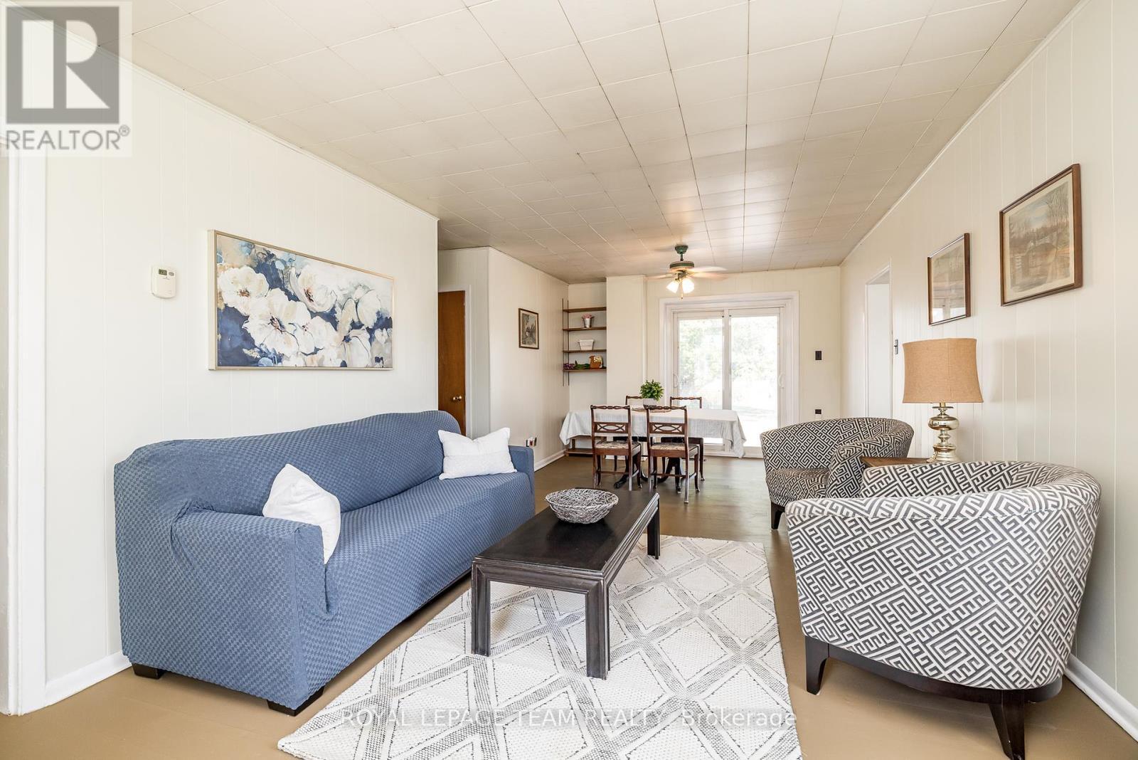 












2106 DUNROBIN ROAD

,
Ottawa,




Ontario
K0A1T0

