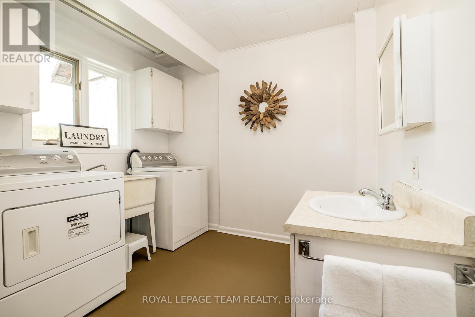 












2106 DUNROBIN ROAD

,
Ottawa,




Ontario
K0A1T0

