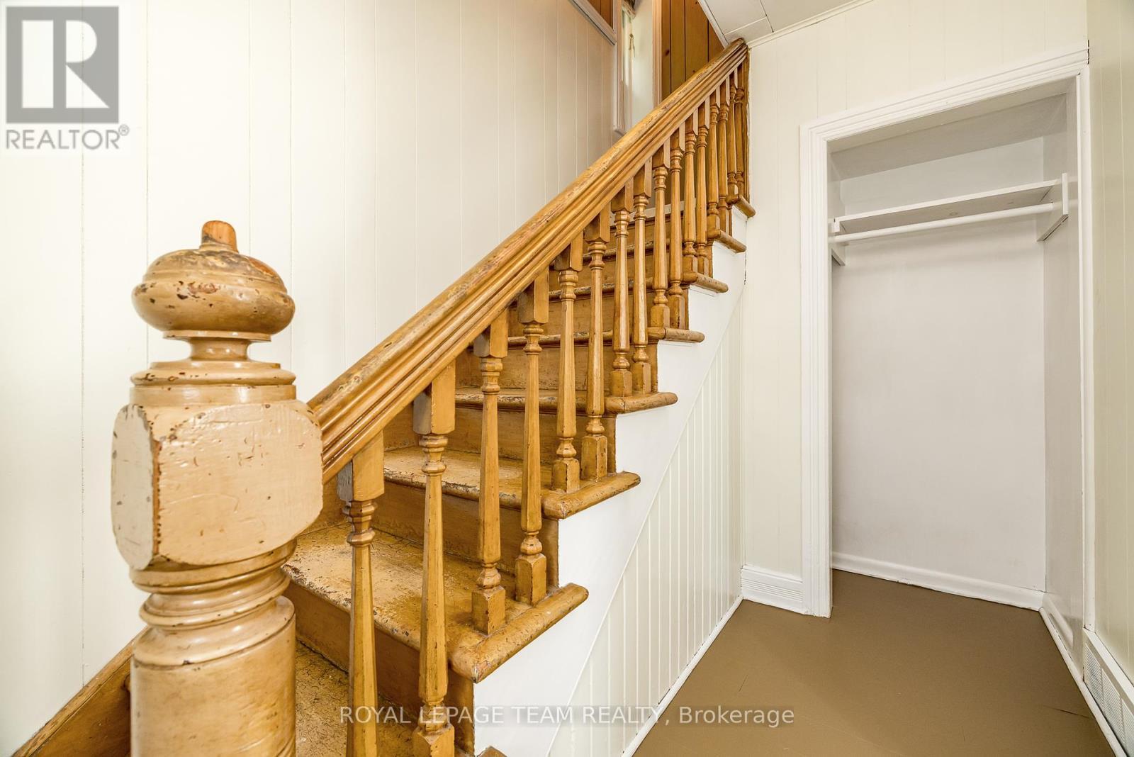 












2106 DUNROBIN ROAD

,
Ottawa,




Ontario
K0A1T0

