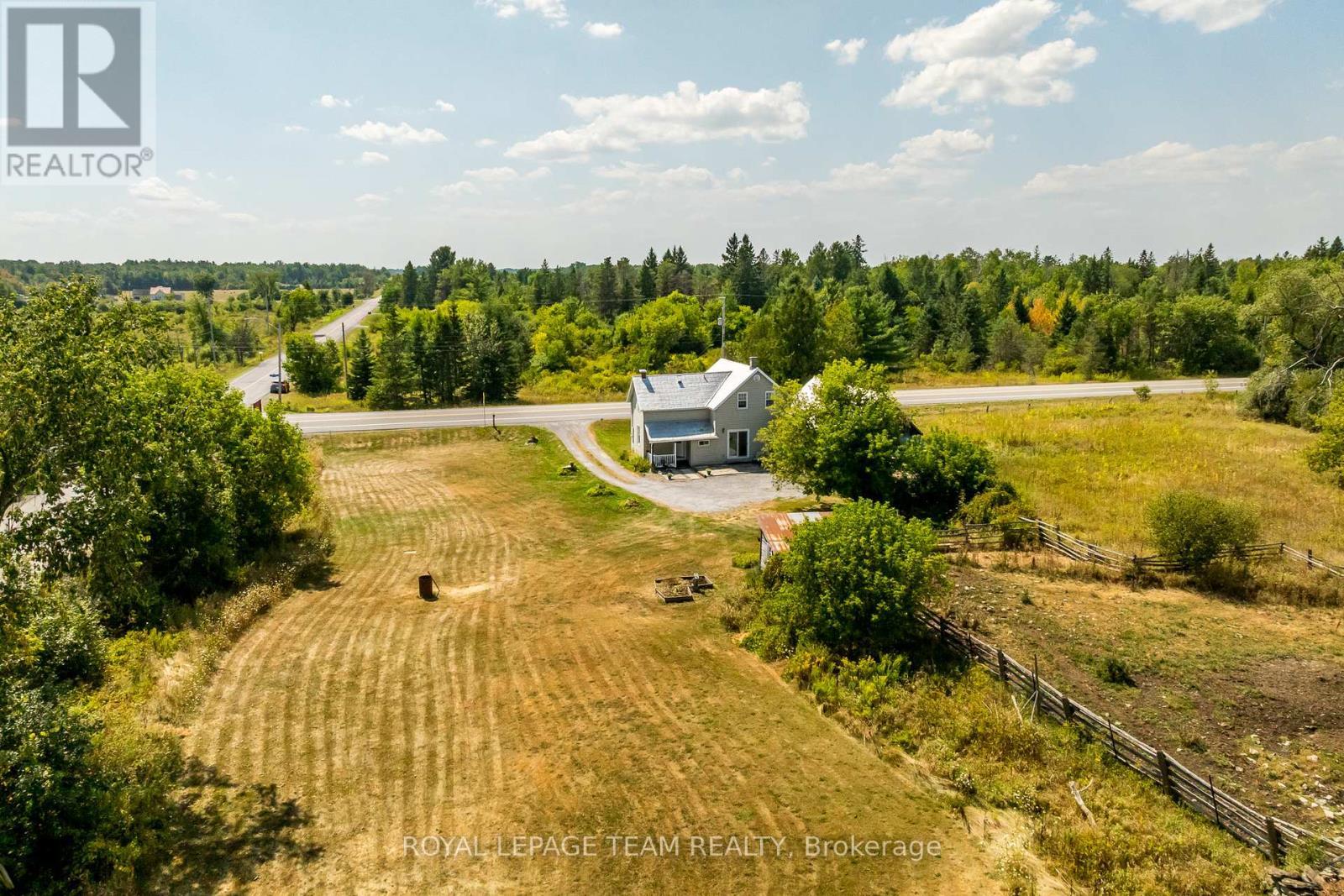 












2106 DUNROBIN ROAD

,
Ottawa,




Ontario
K0A1T0

