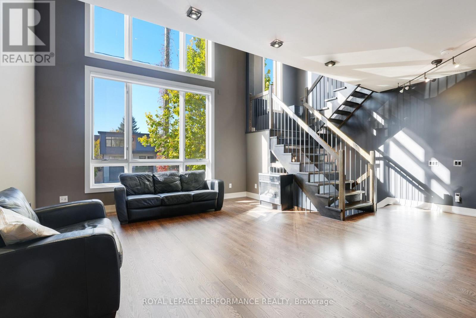 












805 KINGSMERE AVENUE

,
Ottawa,




Ontario
K2A3J8

