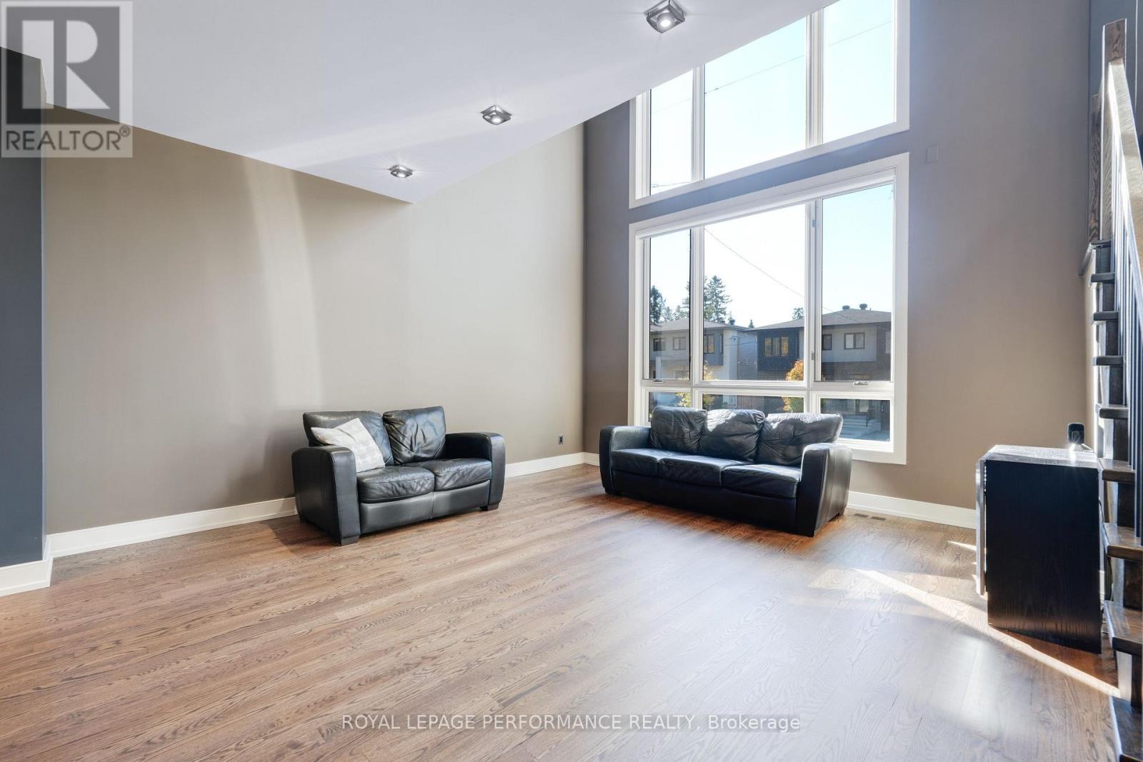 












805 KINGSMERE AVENUE

,
Ottawa,




Ontario
K2A3J8

