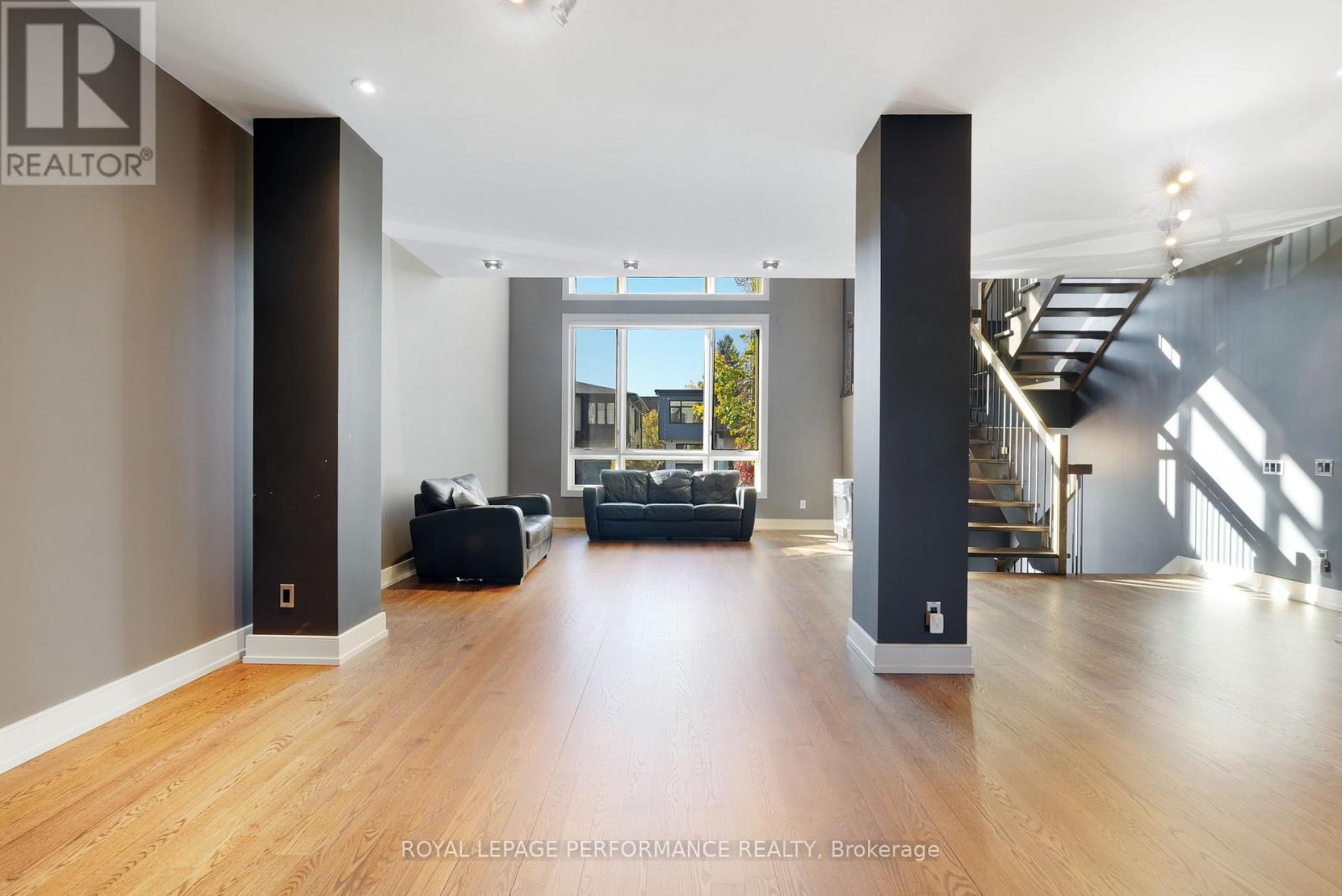 












805 KINGSMERE AVENUE

,
Ottawa,




Ontario
K2A3J8

