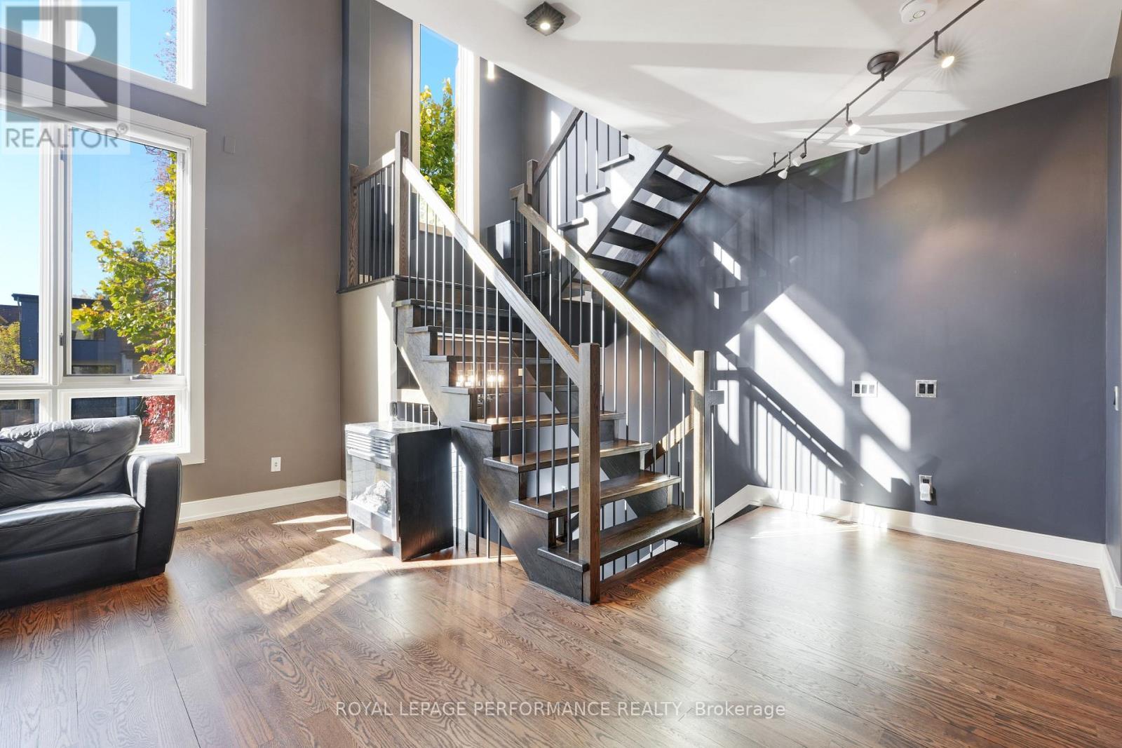 












805 KINGSMERE AVENUE

,
Ottawa,




Ontario
K2A3J8

