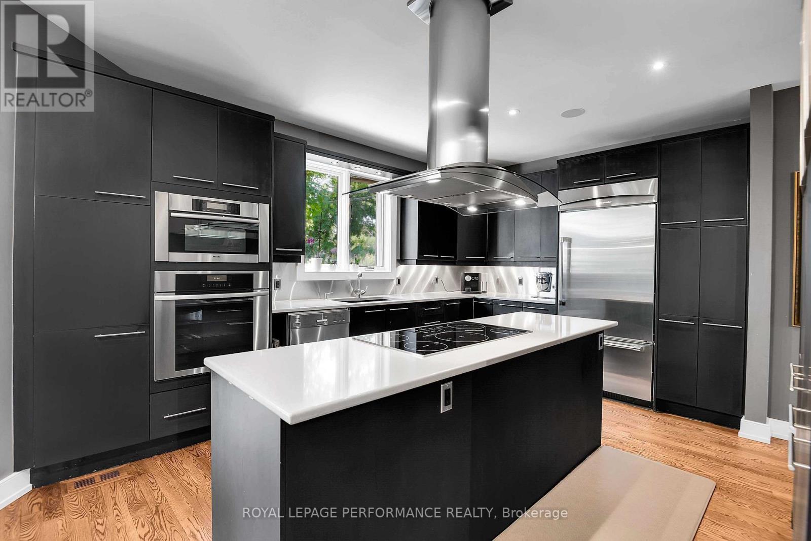 












805 KINGSMERE AVENUE

,
Ottawa,




Ontario
K2A3J8

