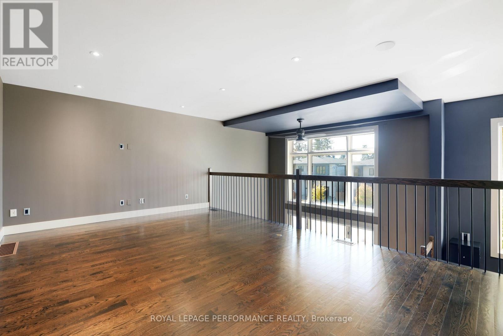 












805 KINGSMERE AVENUE

,
Ottawa,




Ontario
K2A3J8

