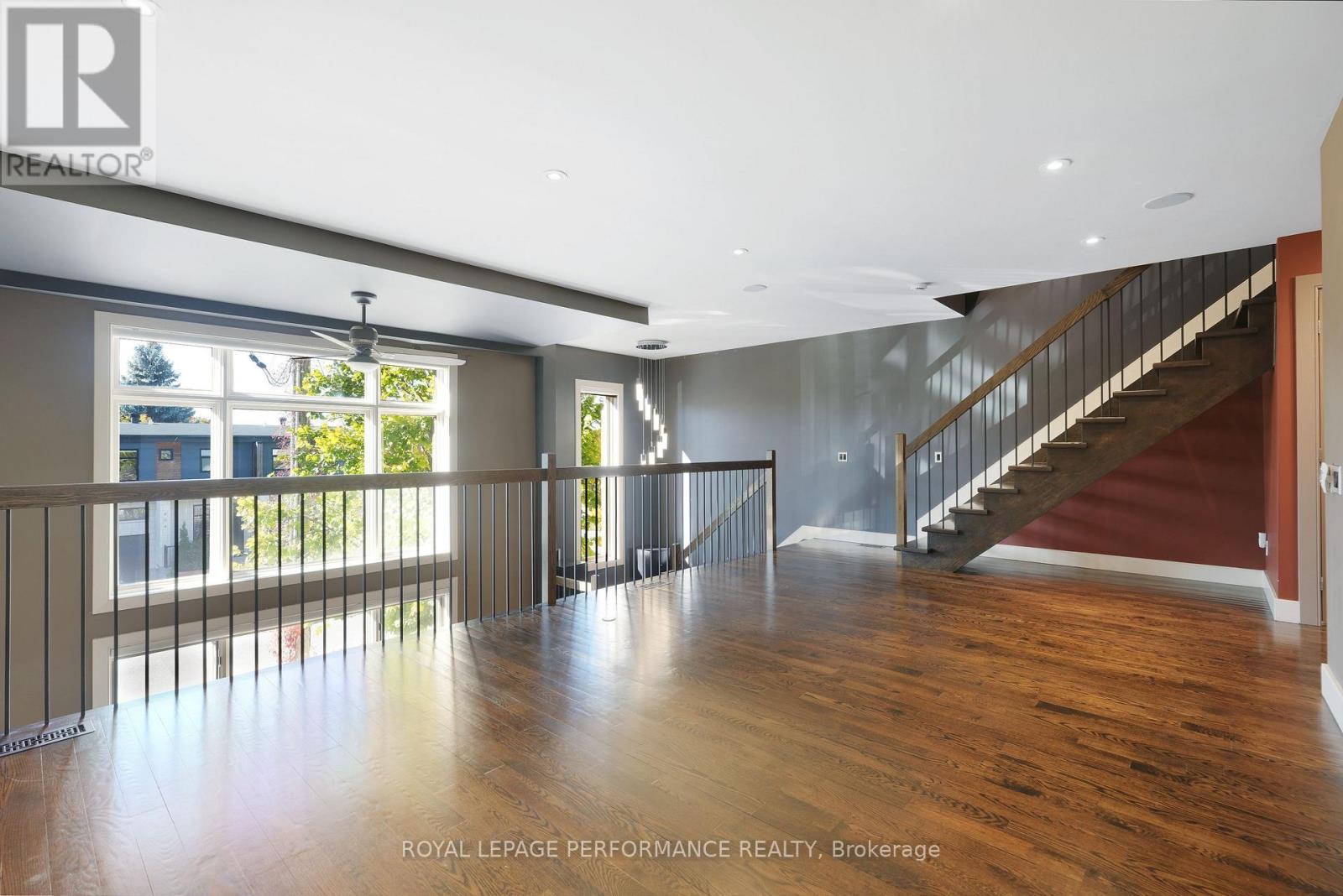 












805 KINGSMERE AVENUE

,
Ottawa,




Ontario
K2A3J8

