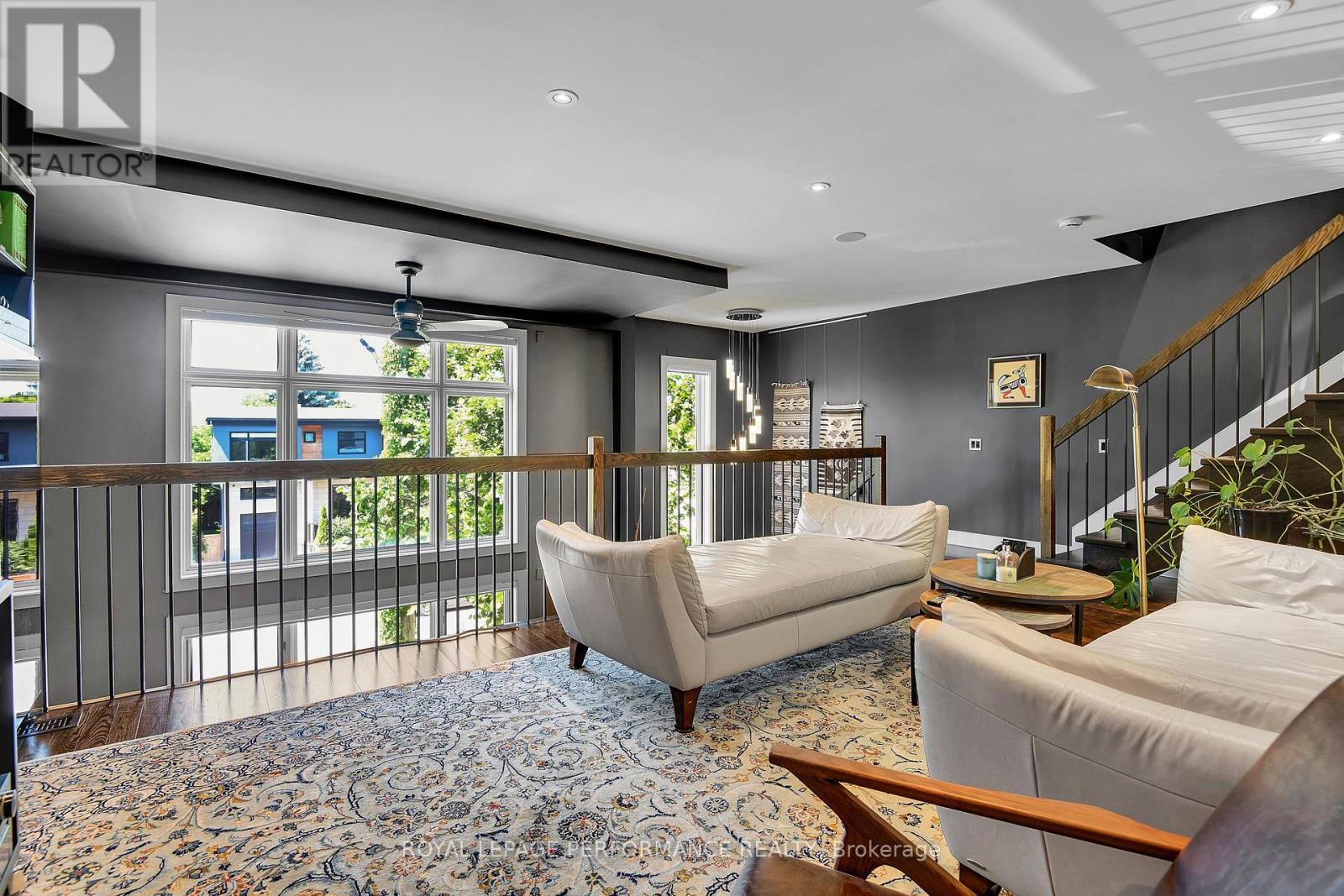 












805 KINGSMERE AVENUE

,
Ottawa,




Ontario
K2A3J8

