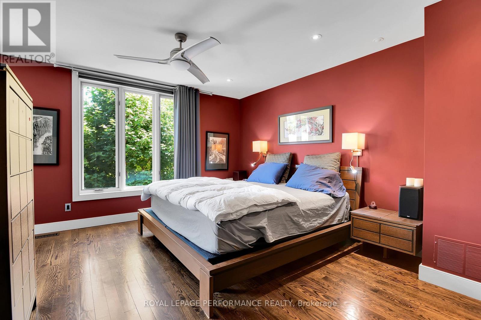 












805 KINGSMERE AVENUE

,
Ottawa,




Ontario
K2A3J8

