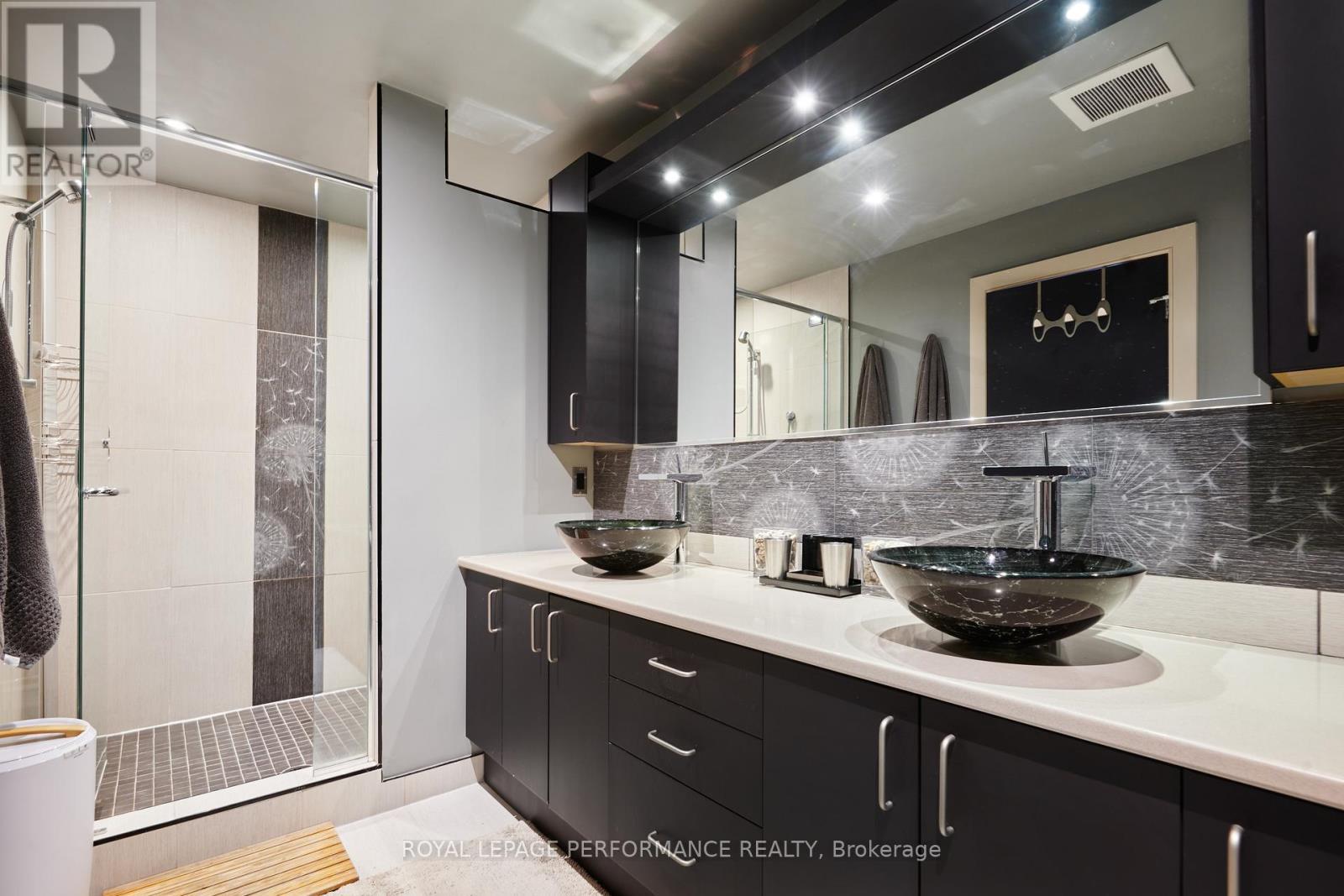 












805 KINGSMERE AVENUE

,
Ottawa,




Ontario
K2A3J8

