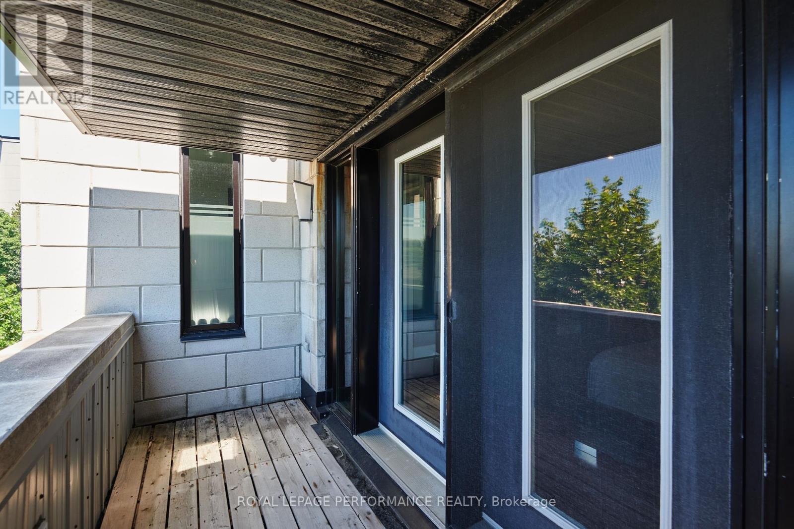 












805 KINGSMERE AVENUE

,
Ottawa,




Ontario
K2A3J8

