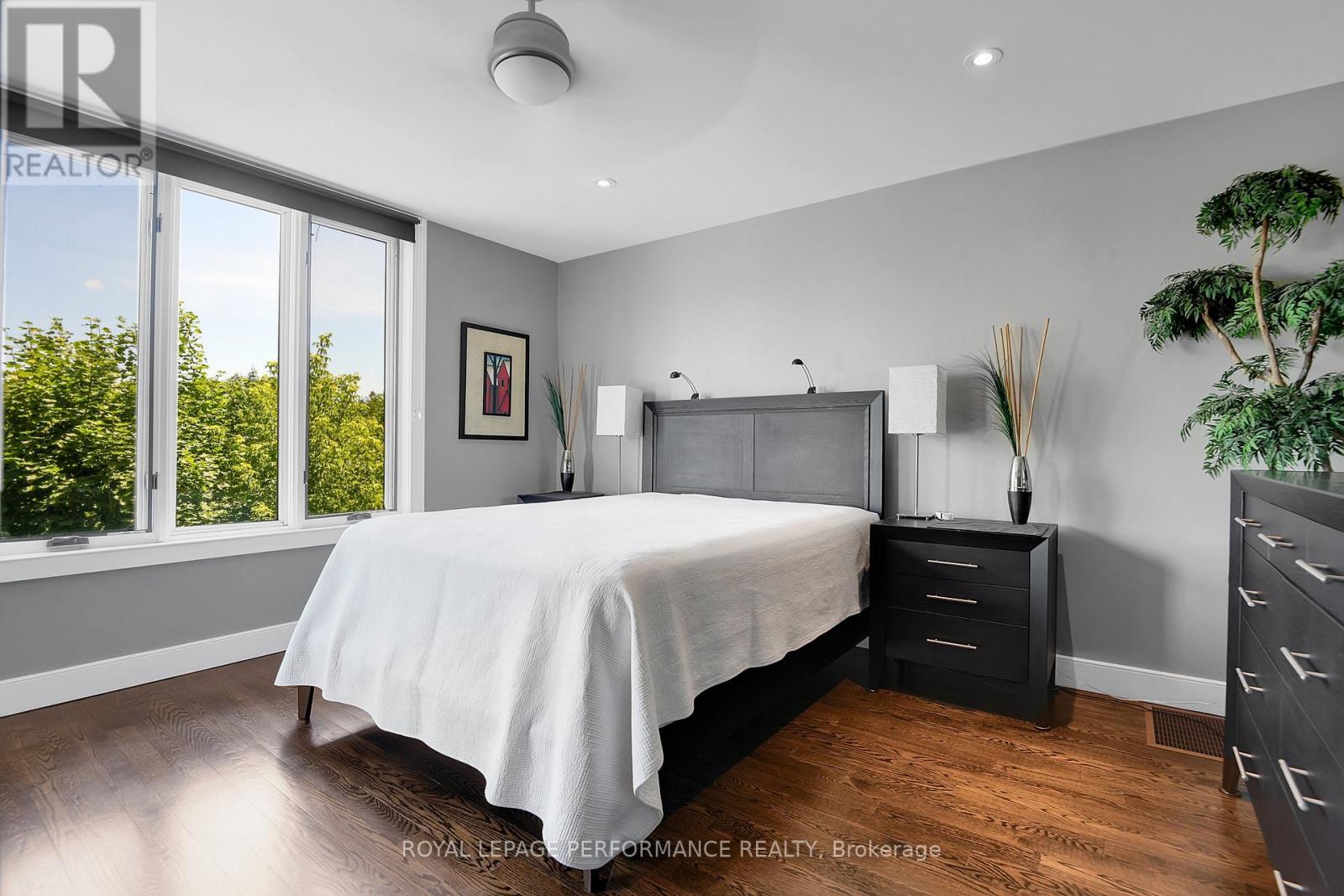 












805 KINGSMERE AVENUE

,
Ottawa,




Ontario
K2A3J8

