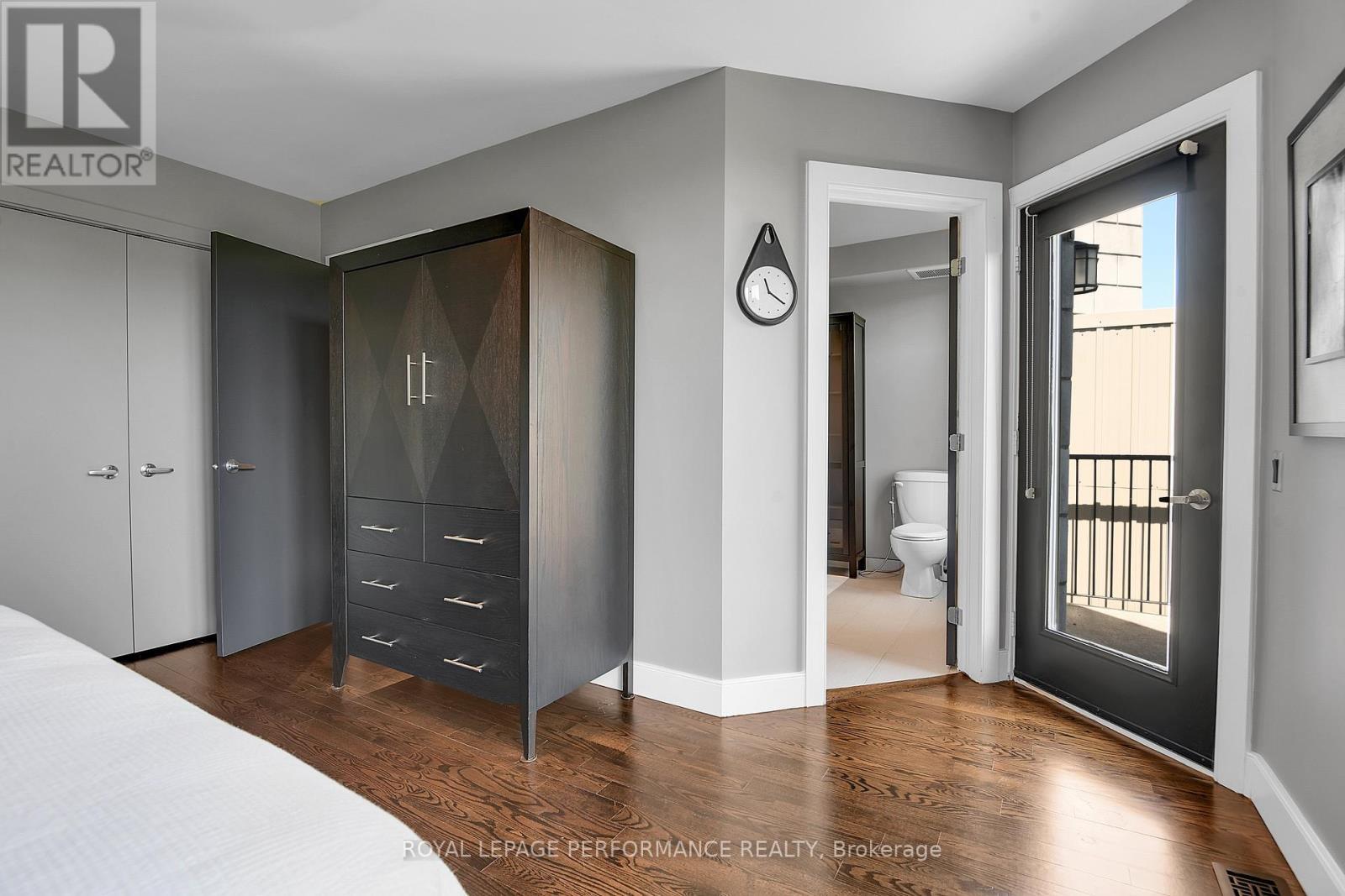 












805 KINGSMERE AVENUE

,
Ottawa,




Ontario
K2A3J8

