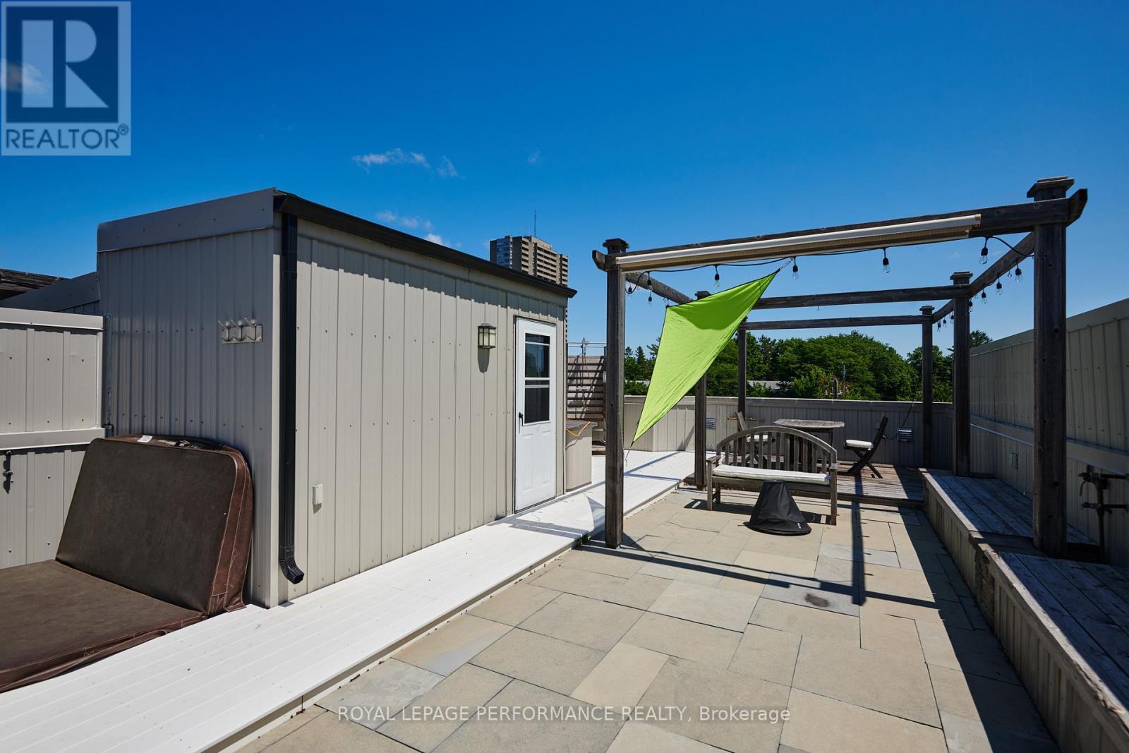 












805 KINGSMERE AVENUE

,
Ottawa,




Ontario
K2A3J8

