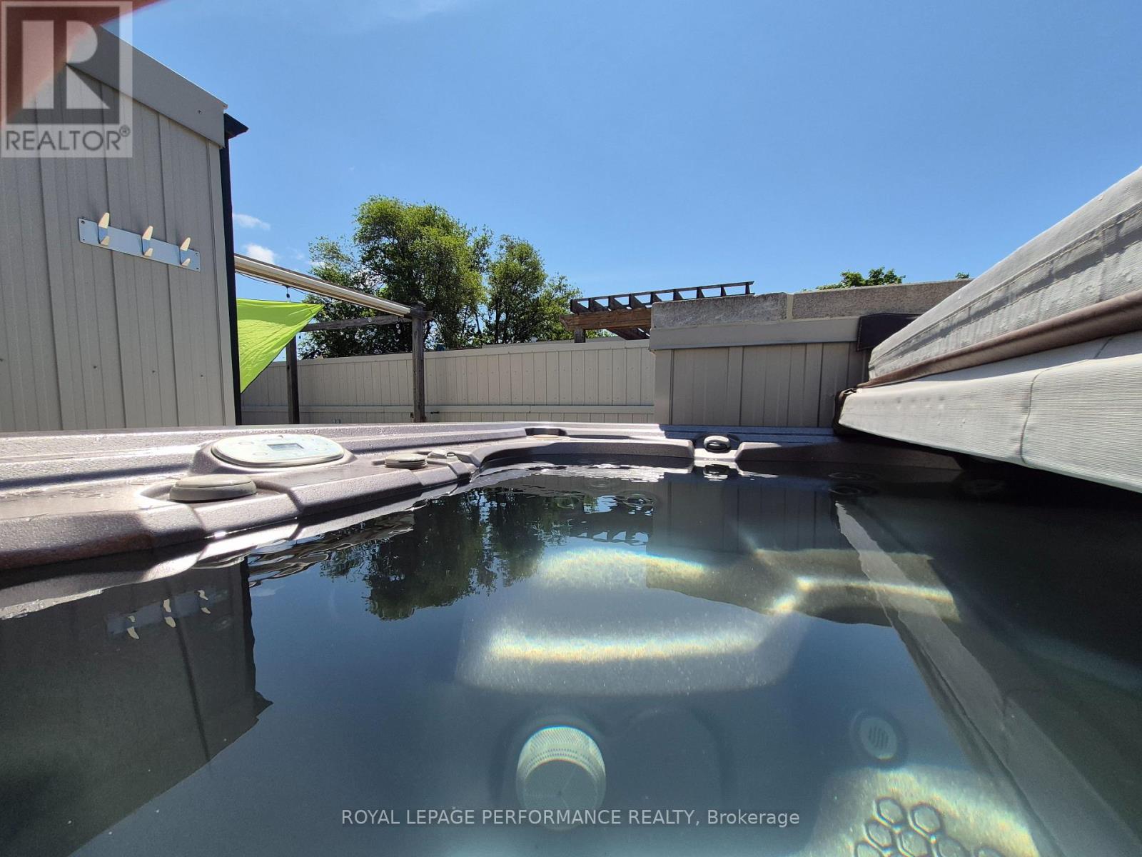 












805 KINGSMERE AVENUE

,
Ottawa,




Ontario
K2A3J8

