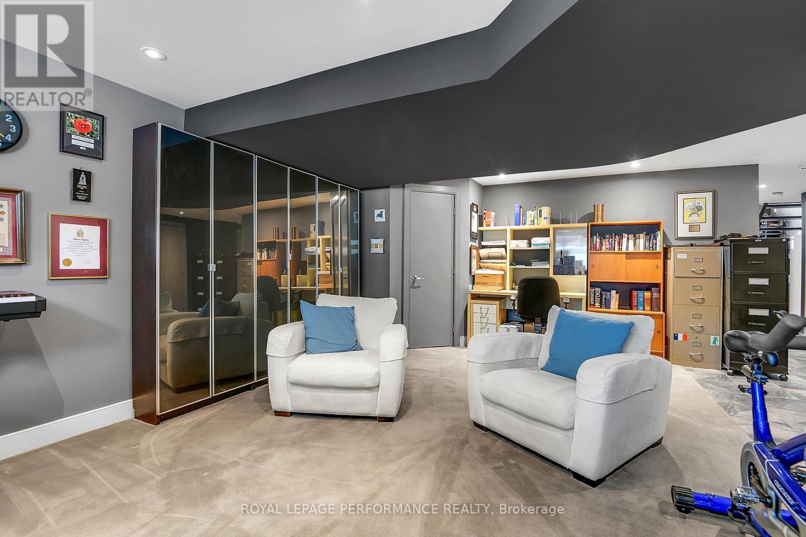 












805 KINGSMERE AVENUE

,
Ottawa,




Ontario
K2A3J8

