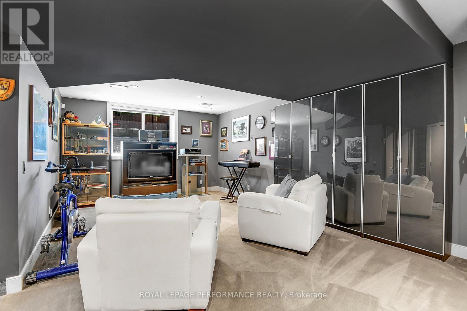 












805 KINGSMERE AVENUE

,
Ottawa,




Ontario
K2A3J8

