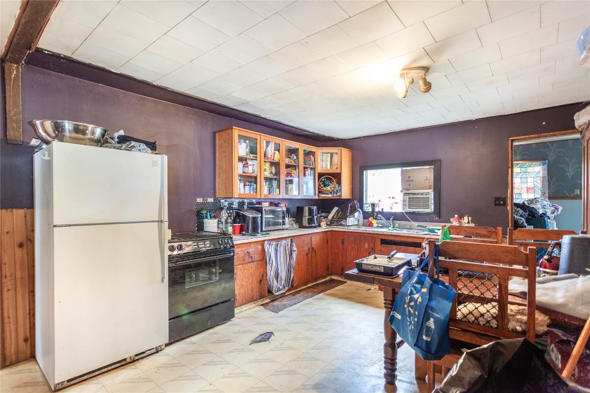 









18


Chouinard

Road,
Cherryville,




BC
V0E 2G3

