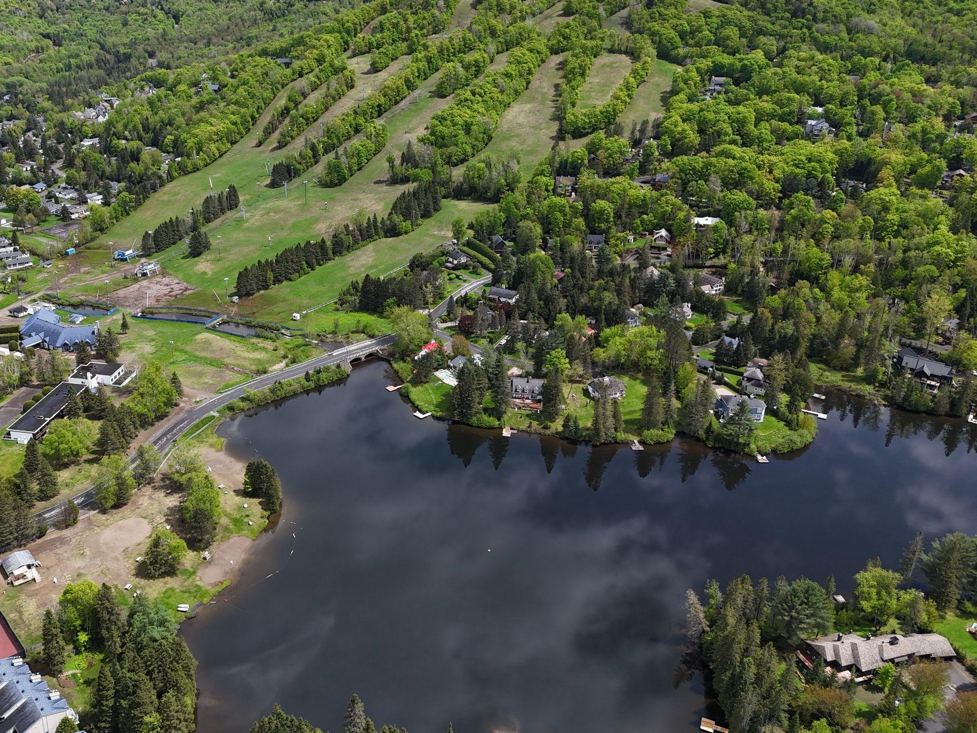 









2Z

 - 4Z


Ch. de la Colline

,
Saint-Sauveur,




QC
J0R1R2

