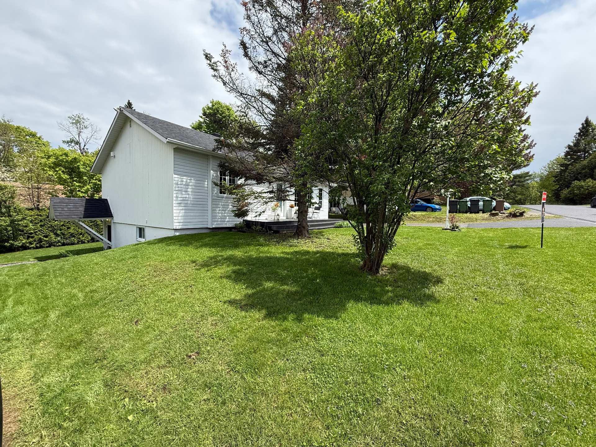 









2Z

 - 4Z


Ch. de la Colline

,
Saint-Sauveur,




QC
J0R1R2

