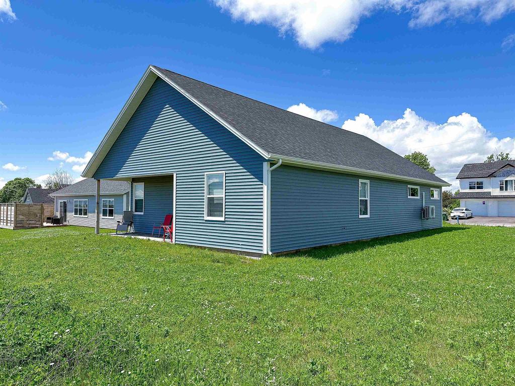 












15 Captain James Crescent

,
Stratford,




PE
C1B 2C4


