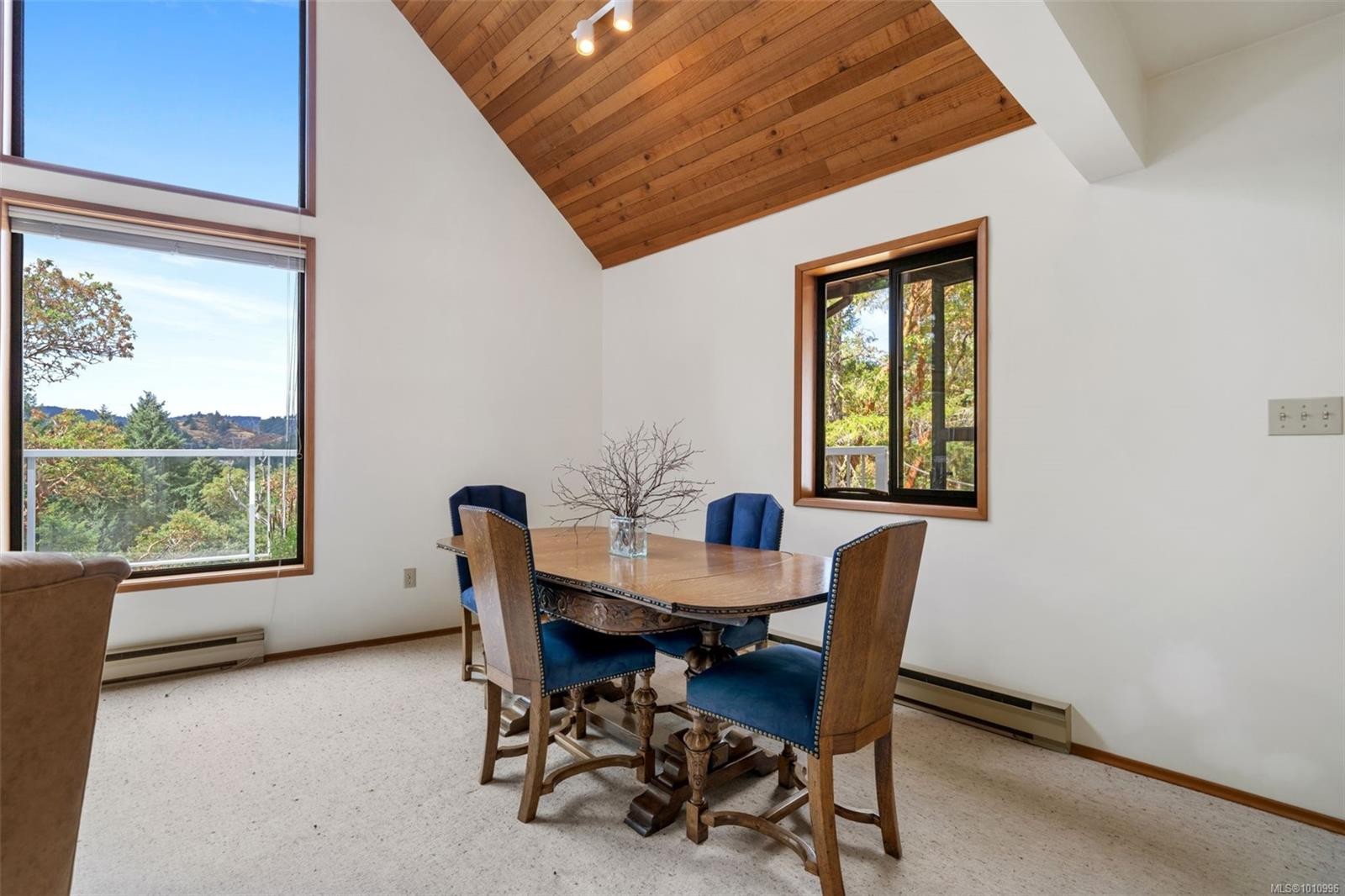









1618


Davies

Rd,
Highlands,




BC
V9B 6E8

