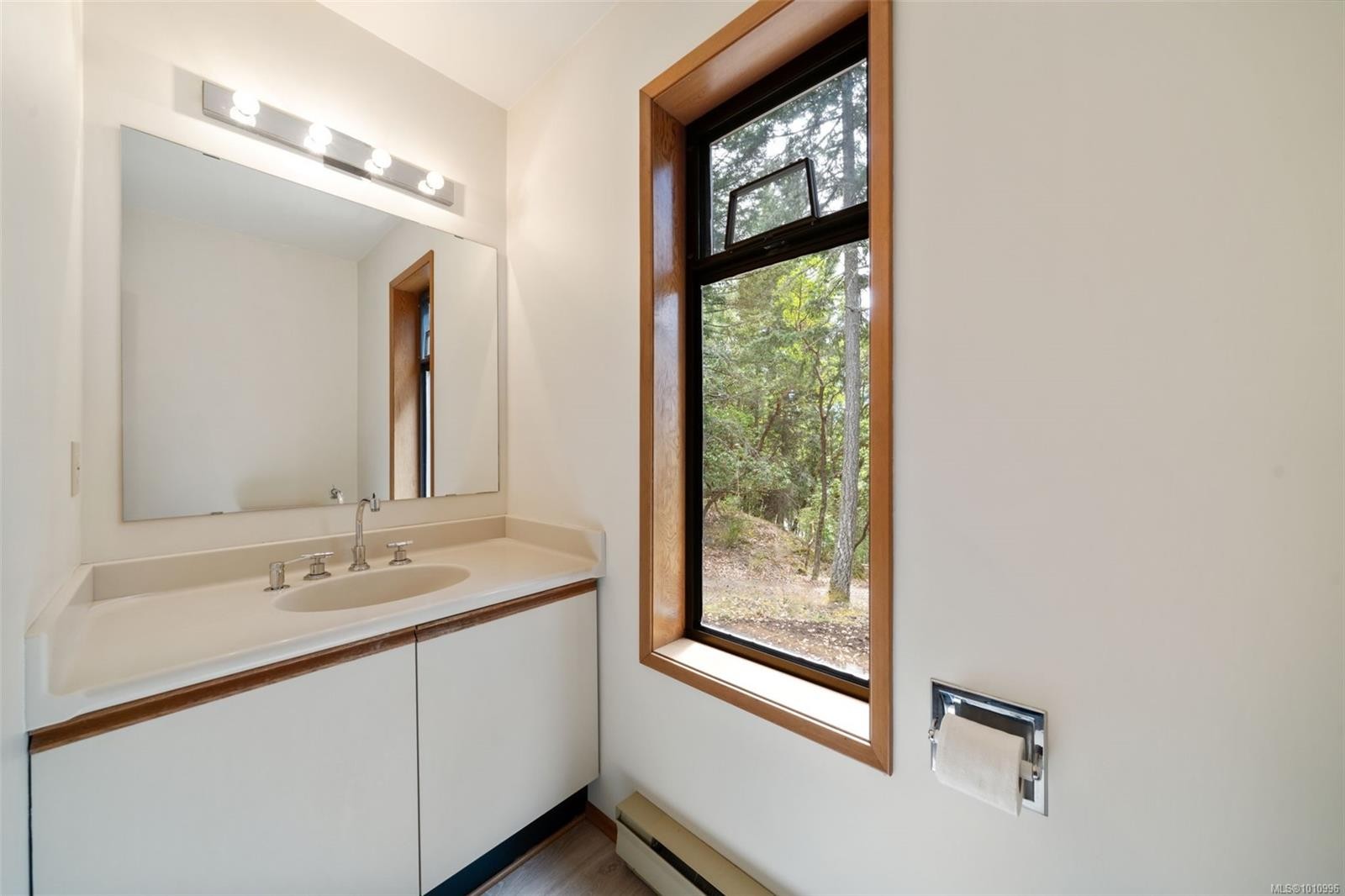 









1618


Davies

Rd,
Highlands,




BC
V9B 6E8

