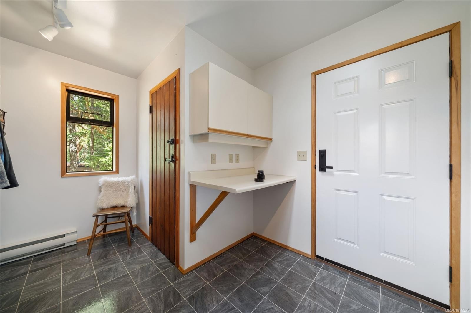 









1618


Davies

Rd,
Highlands,




BC
V9B 6E8

