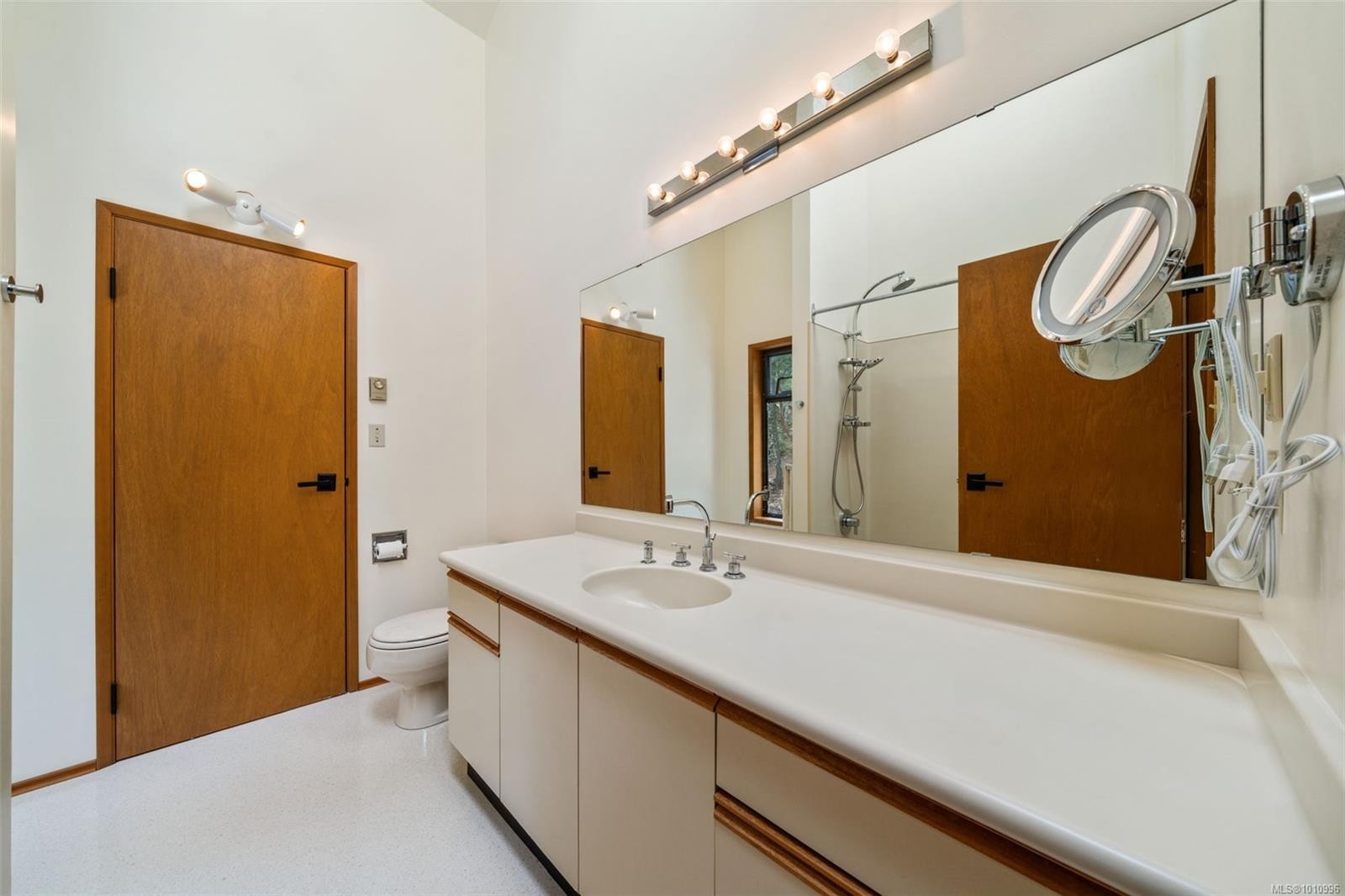 









1618


Davies

Rd,
Highlands,




BC
V9B 6E8

