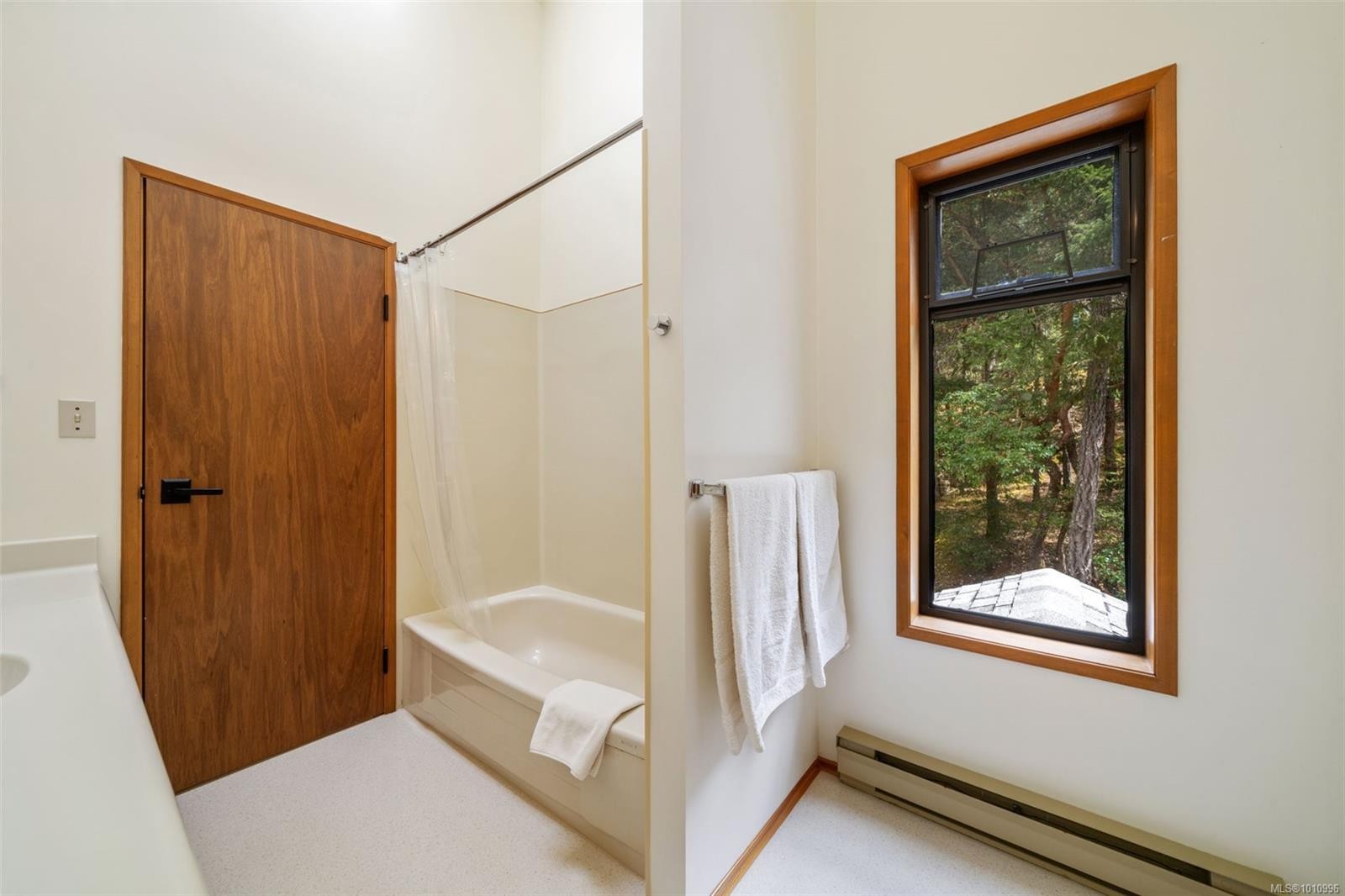 









1618


Davies

Rd,
Highlands,




BC
V9B 6E8

