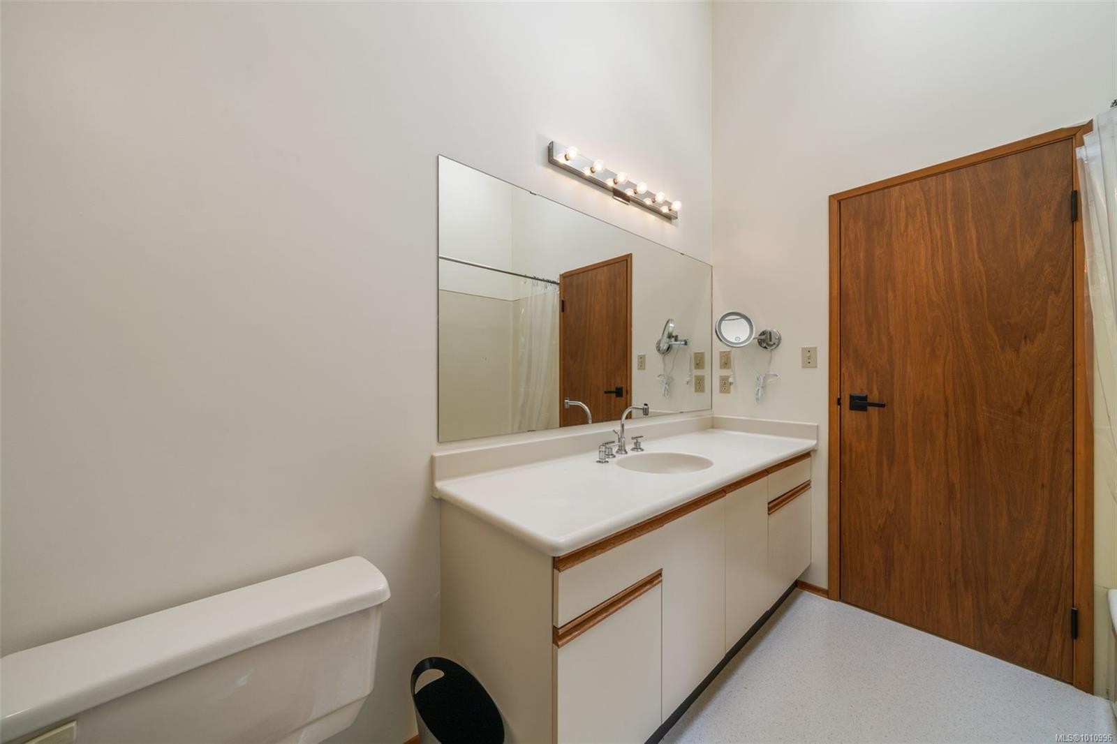 









1618


Davies

Rd,
Highlands,




BC
V9B 6E8

