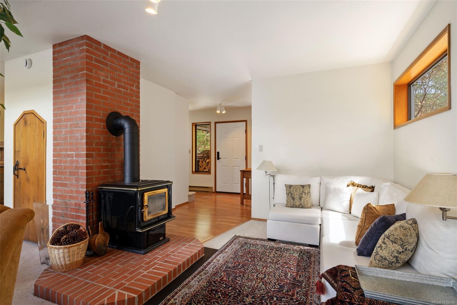 









1618


Davies

Rd,
Highlands,




BC
V9B 6E8


