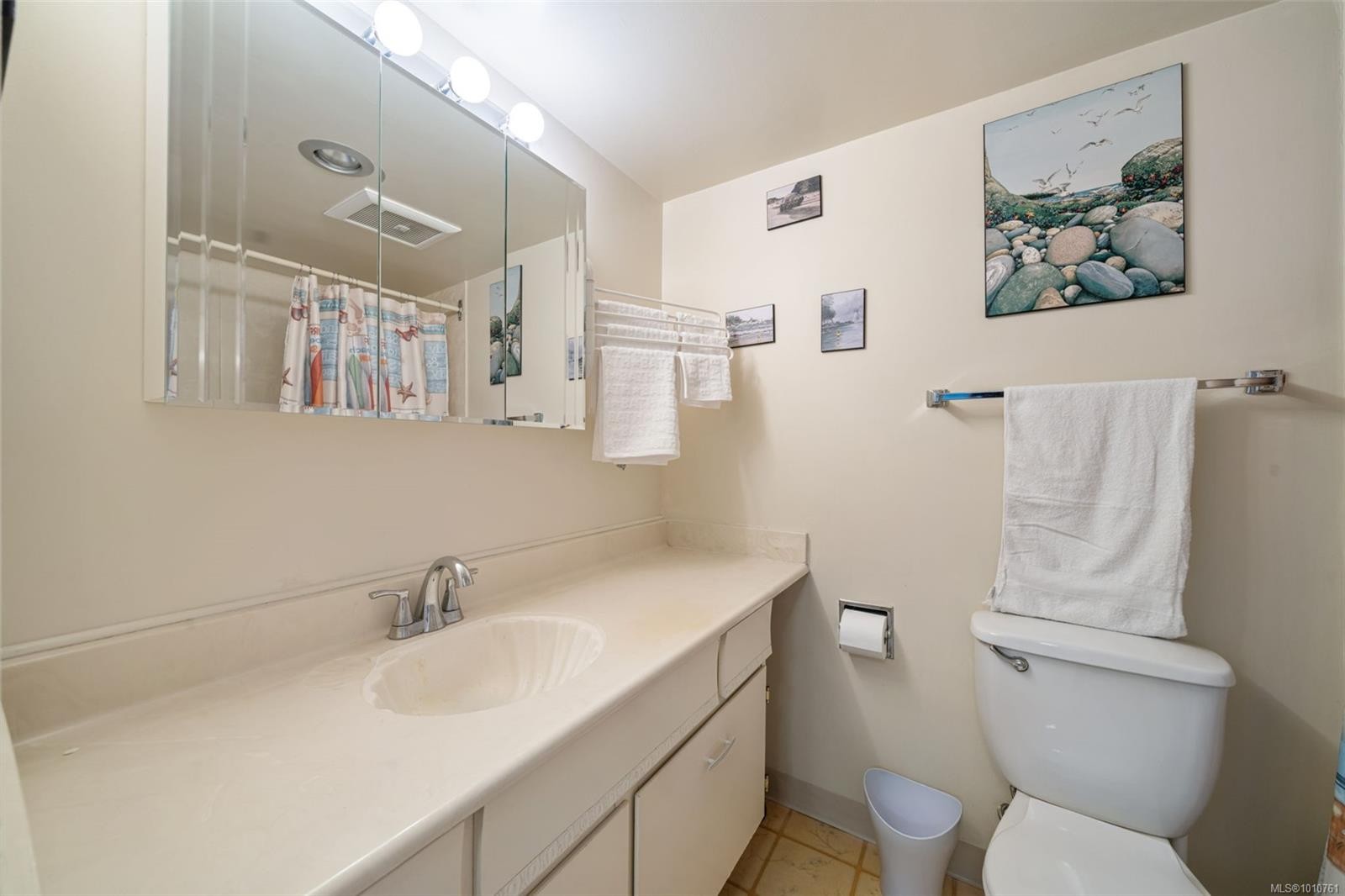 









647


Michigan

St, 904,
Victoria,




BC
V8V 1S9

