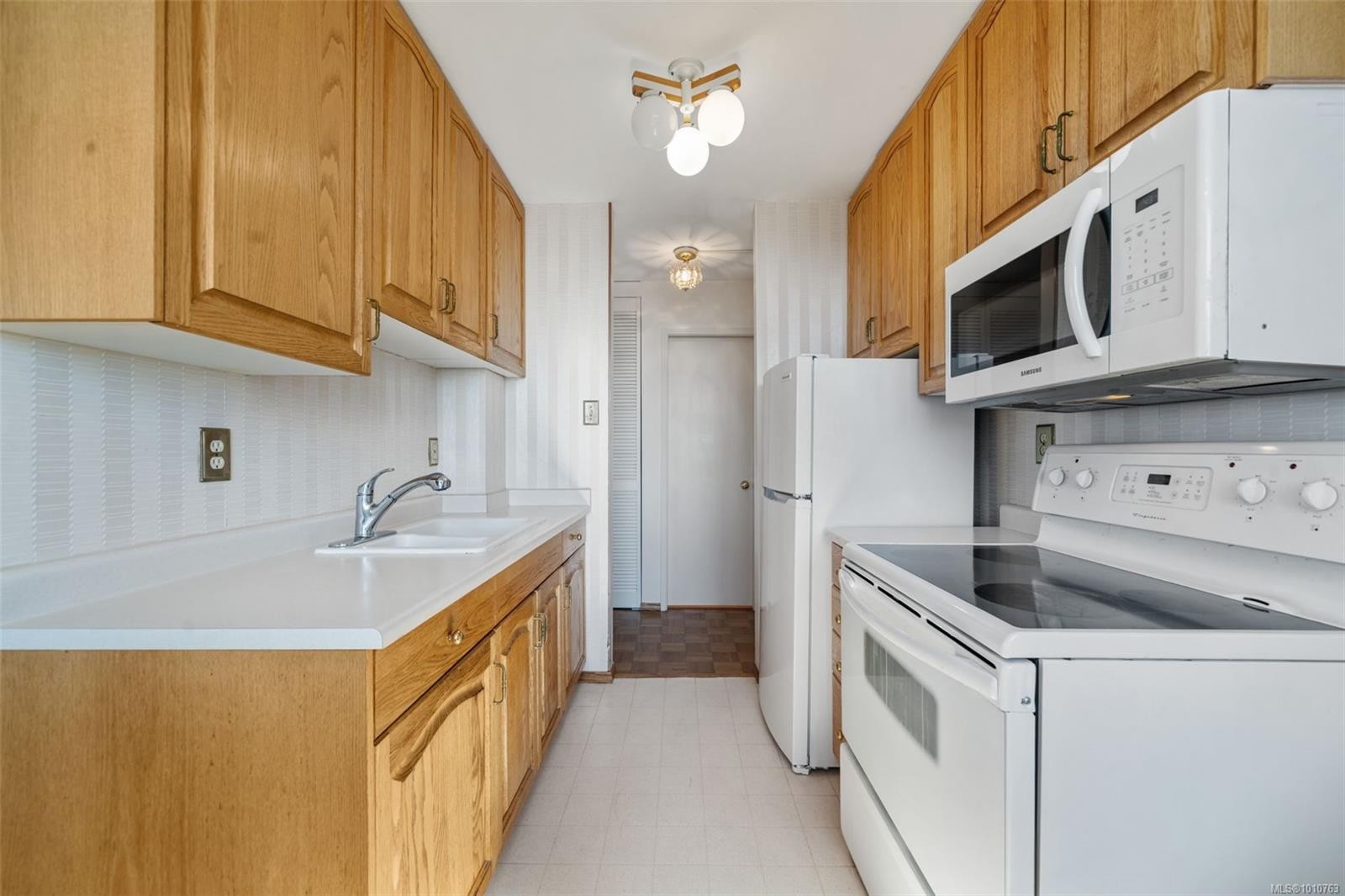 









647


Michigan

St, 1101,
Victoria,




BC
V8V 1S9

