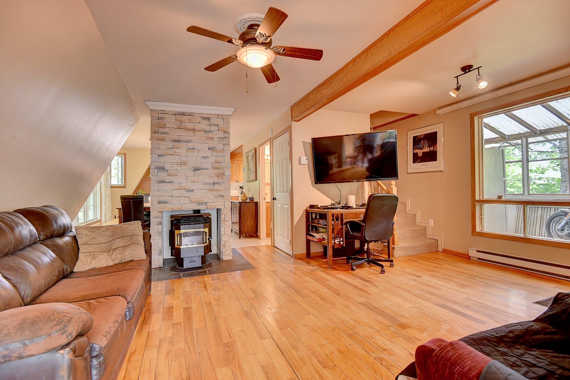 









231


Rue Béram

,
L'Épiphanie,




QC
J5X3J8

