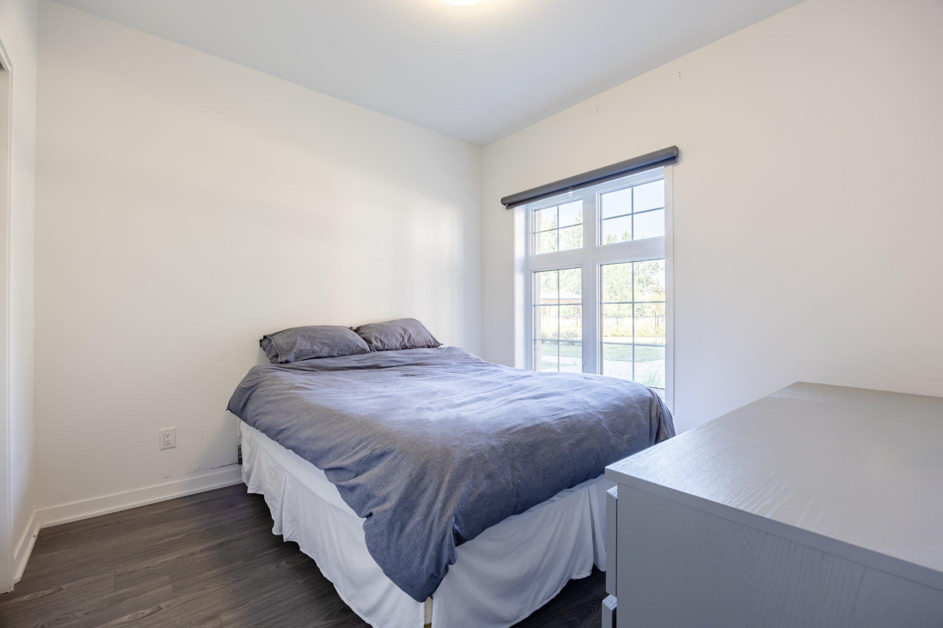 









9175


Rue Lennon

, 109,
Brossard,




QC
J4Y0S3

