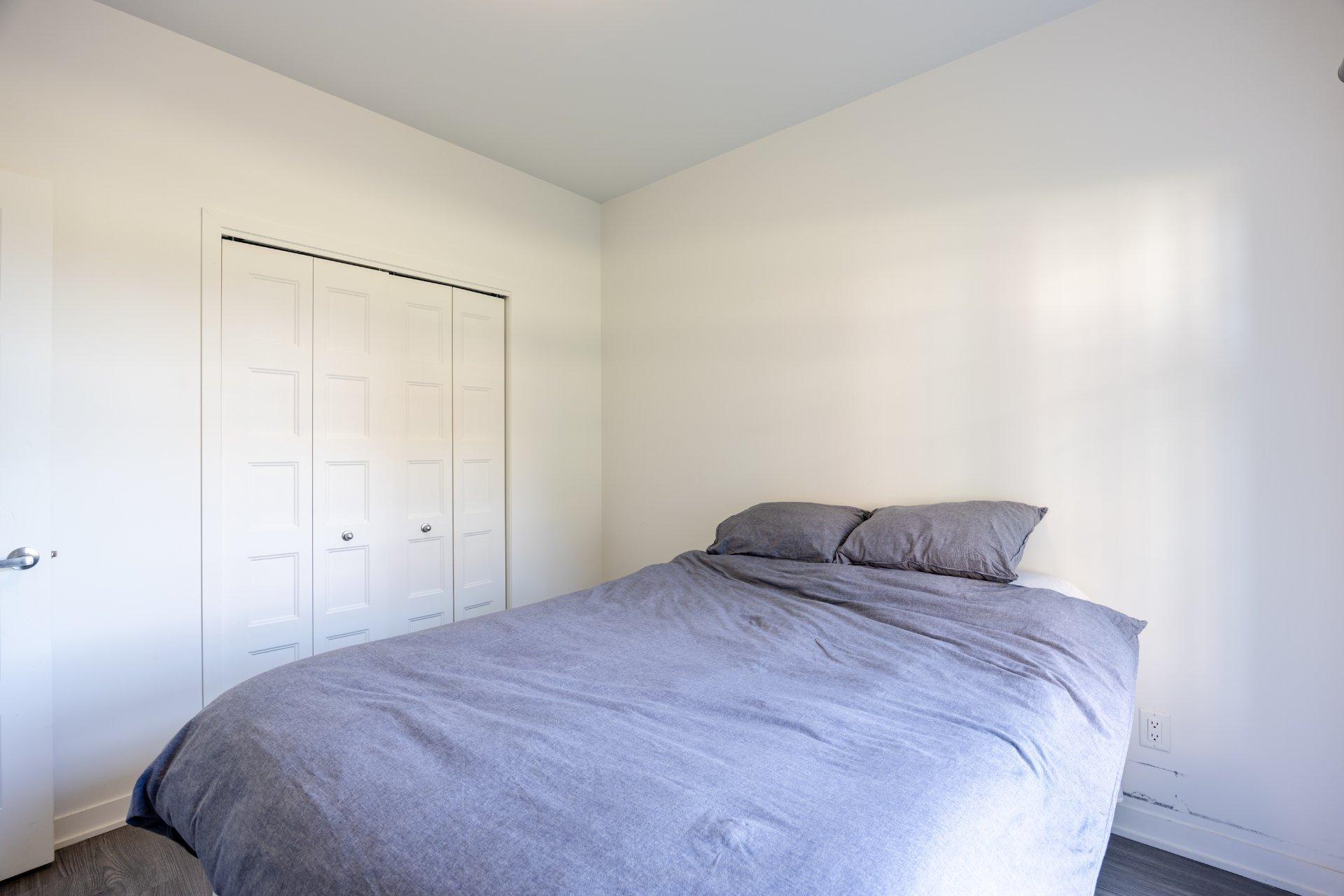 









9175


Rue Lennon

, 109,
Brossard,




QC
J4Y0S3

