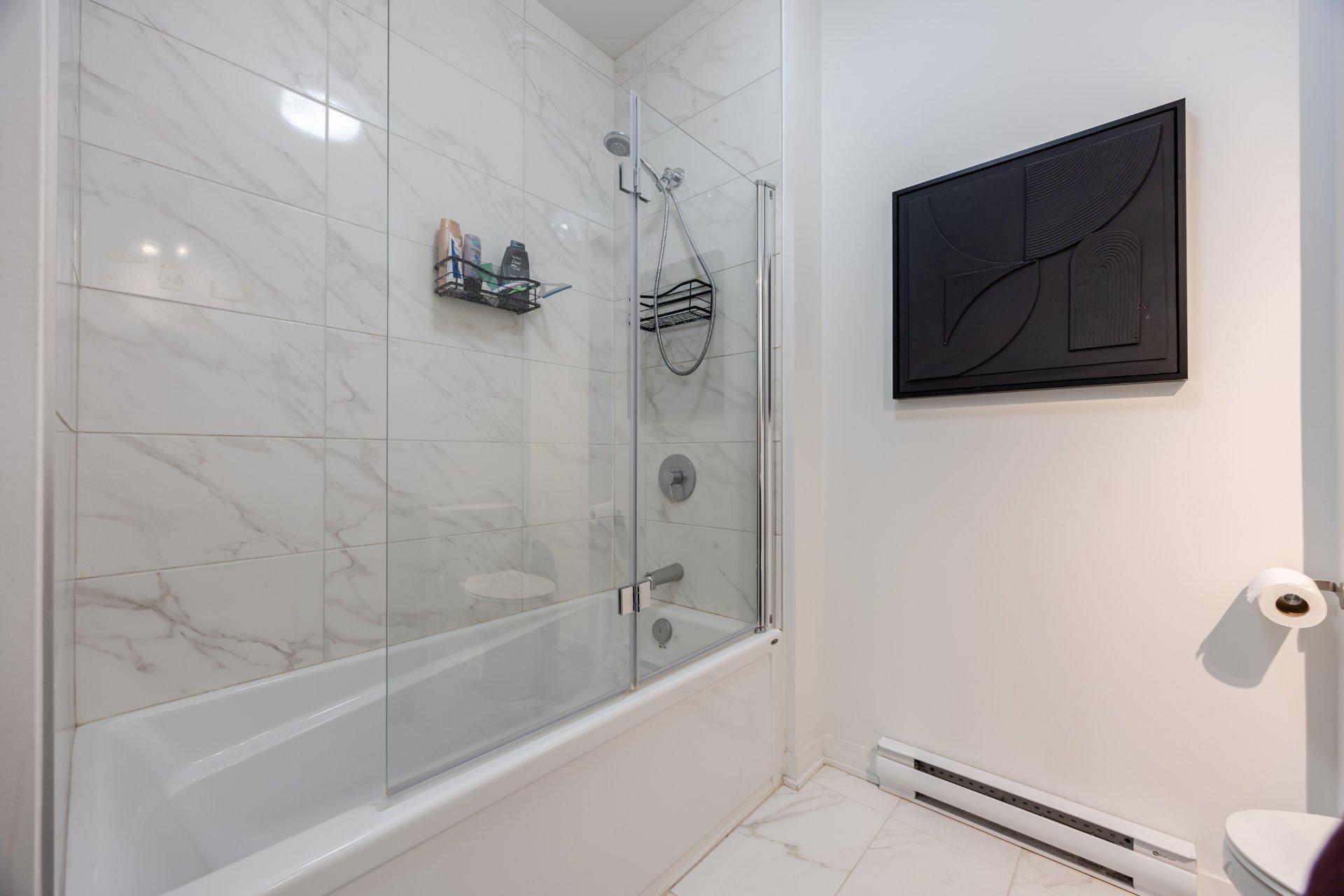









9175


Rue Lennon

, 109,
Brossard,




QC
J4Y0S3

