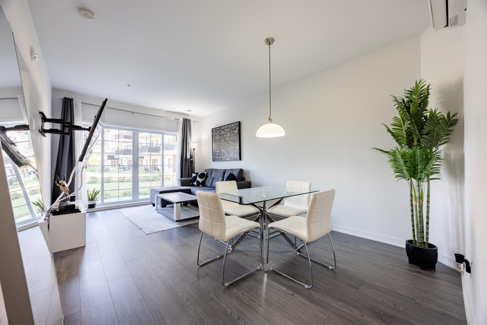 









9175


Rue Lennon

, 109,
Brossard,




QC
J4Y0S3

