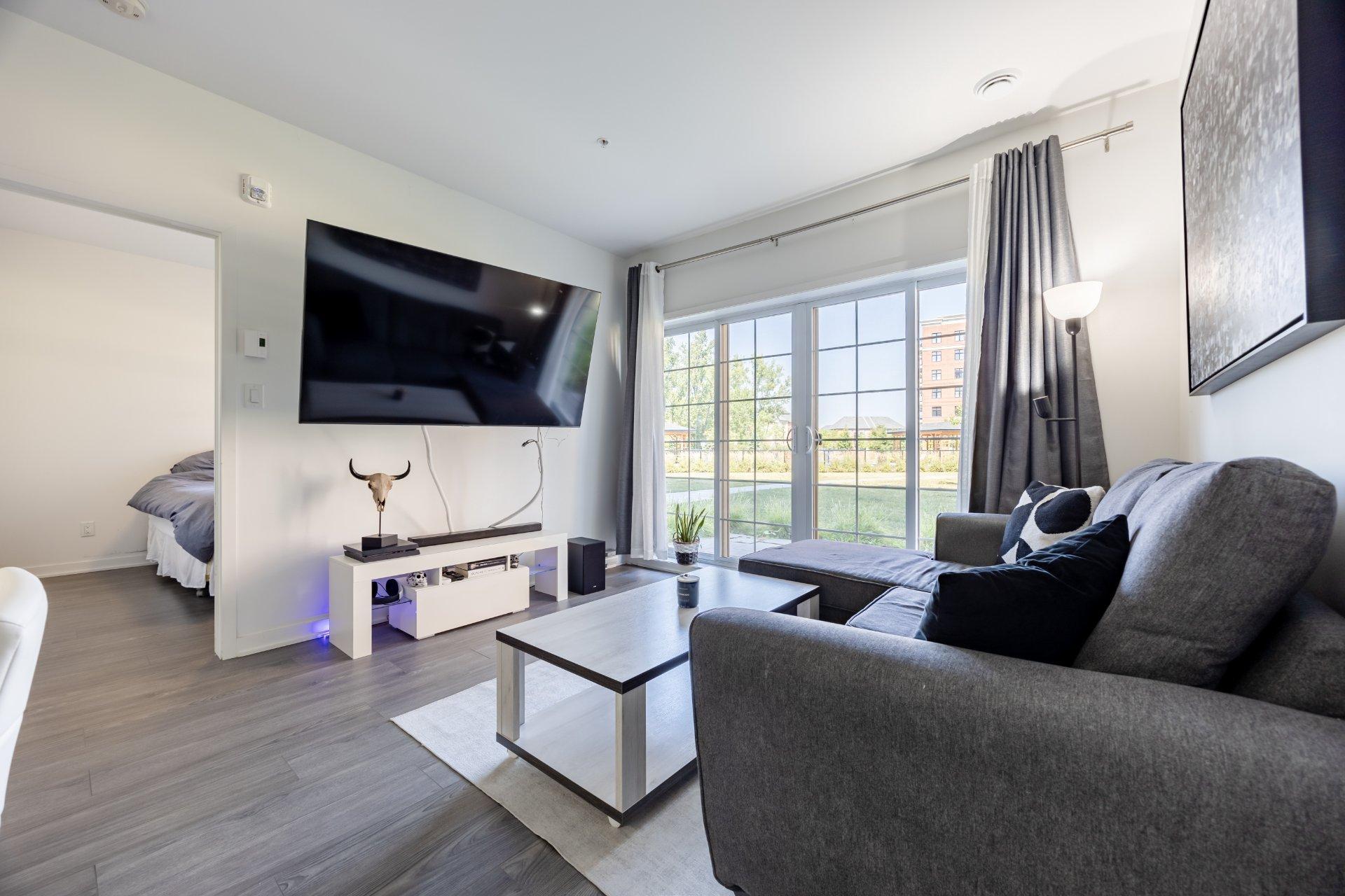 









9175


Rue Lennon

, 109,
Brossard,




QC
J4Y0S3

