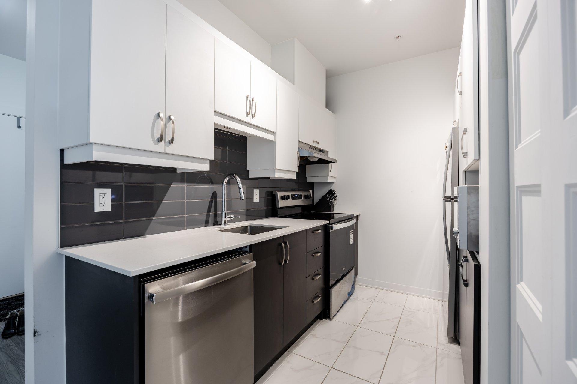 









9175


Rue Lennon

, 109,
Brossard,




QC
J4Y0S3

