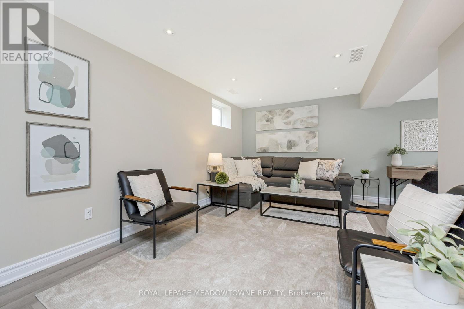 












324 SEVERN DRIVE

,
Guelph,




Ontario
N1E0E9

