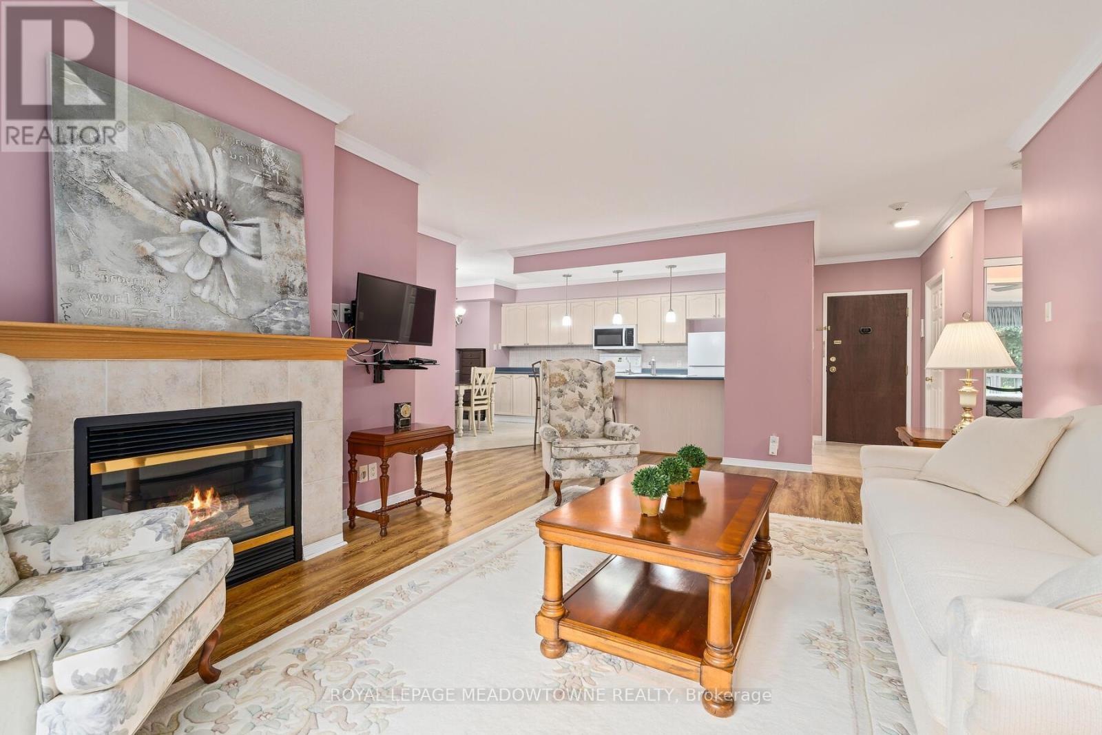 












104 - 24 CHAPEL STREET

,
Halton Hills,




Ontario
L7G6A7

