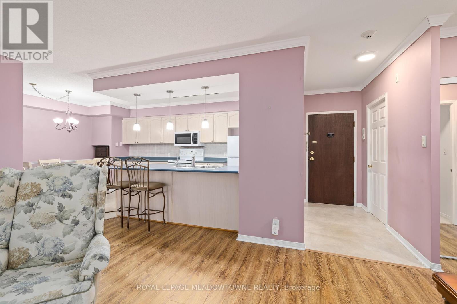 












104 - 24 CHAPEL STREET

,
Halton Hills,




Ontario
L7G6A7


