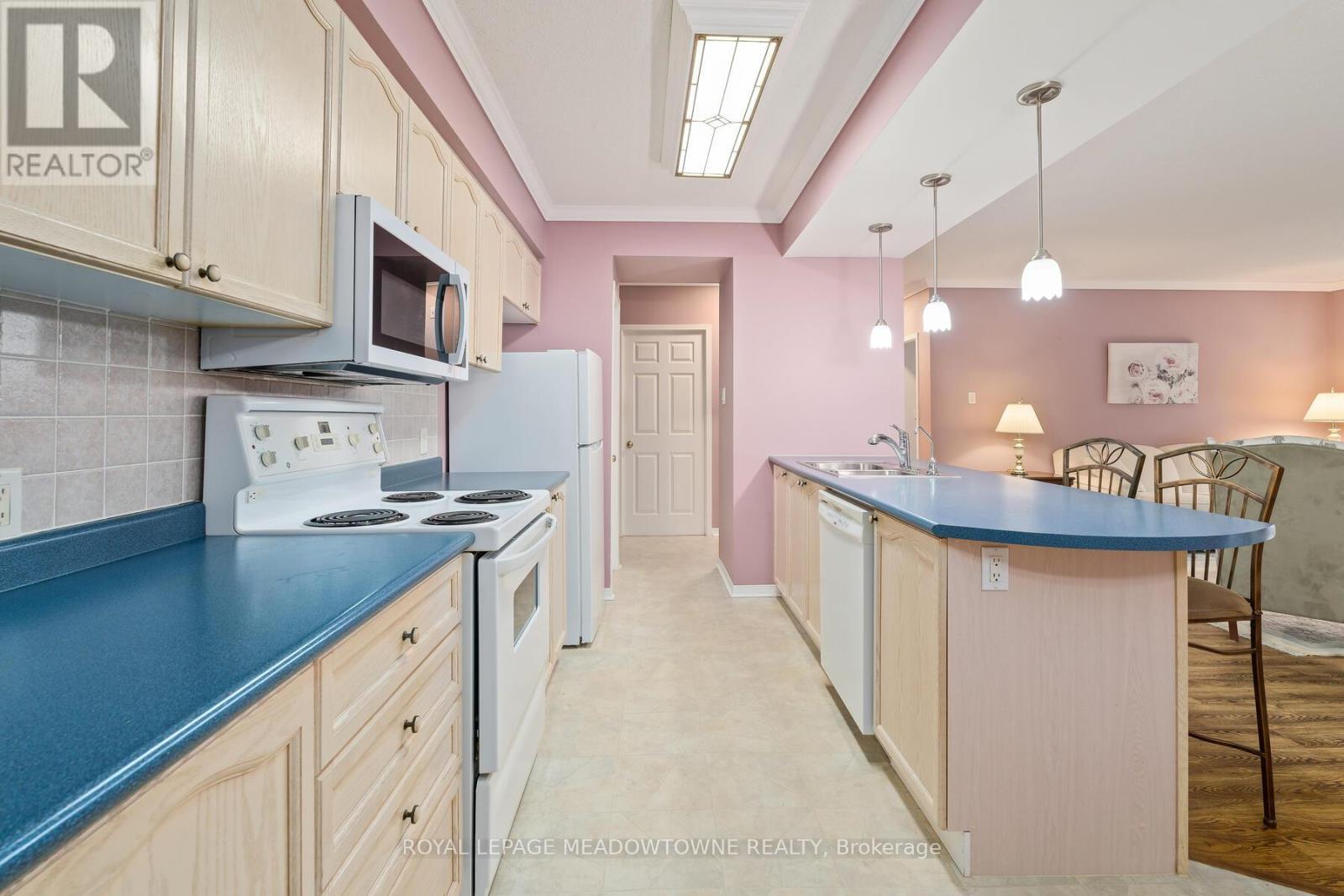 












104 - 24 CHAPEL STREET

,
Halton Hills,




Ontario
L7G6A7

