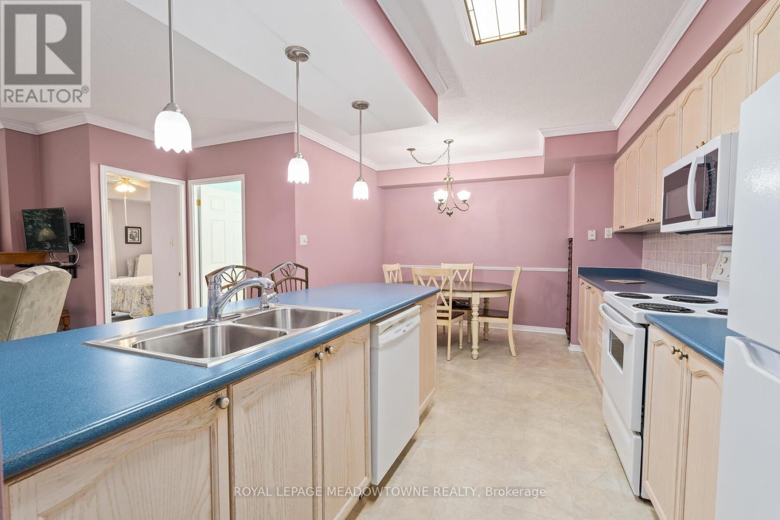 












104 - 24 CHAPEL STREET

,
Halton Hills,




Ontario
L7G6A7

