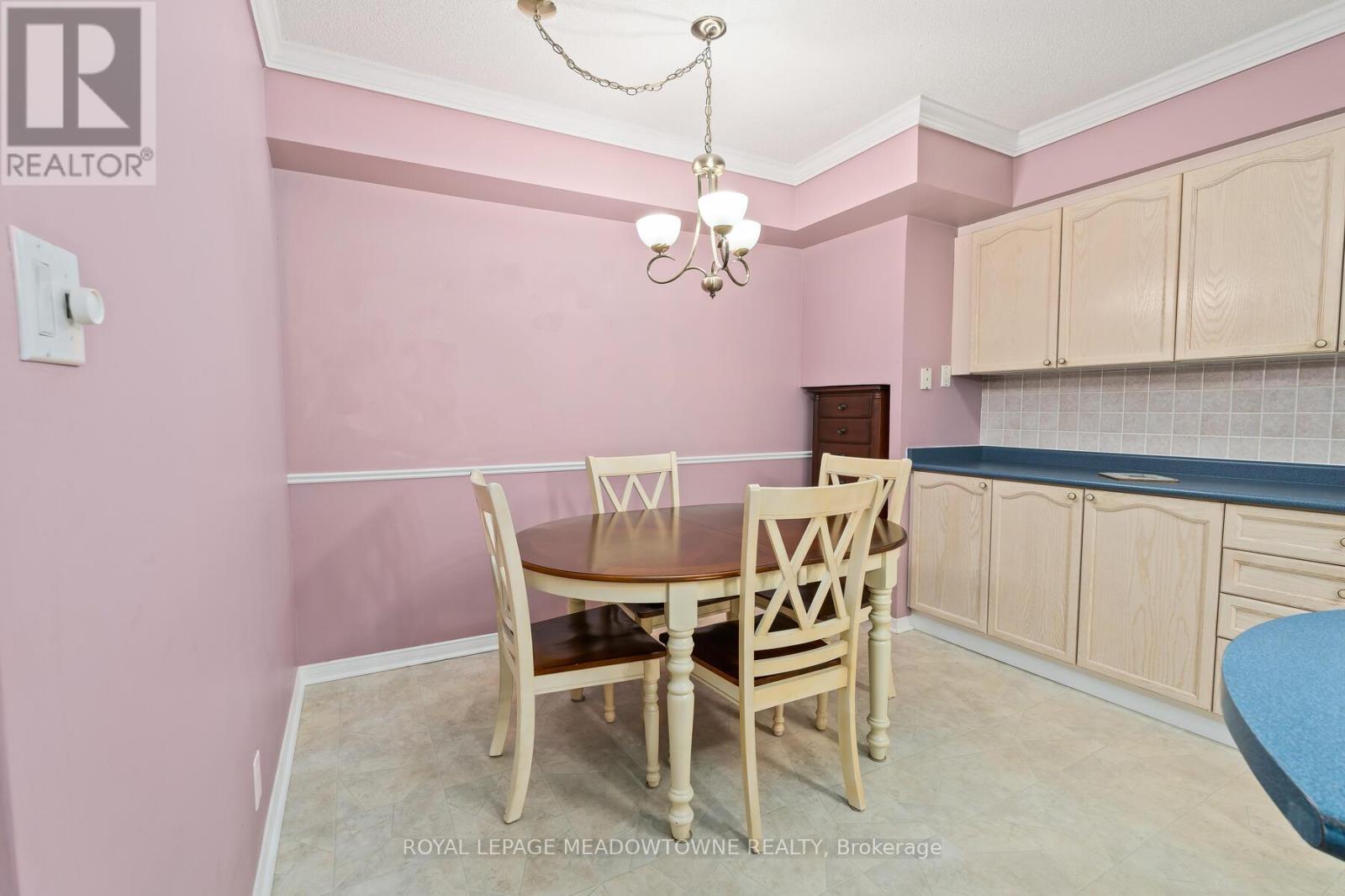 












104 - 24 CHAPEL STREET

,
Halton Hills,




Ontario
L7G6A7

